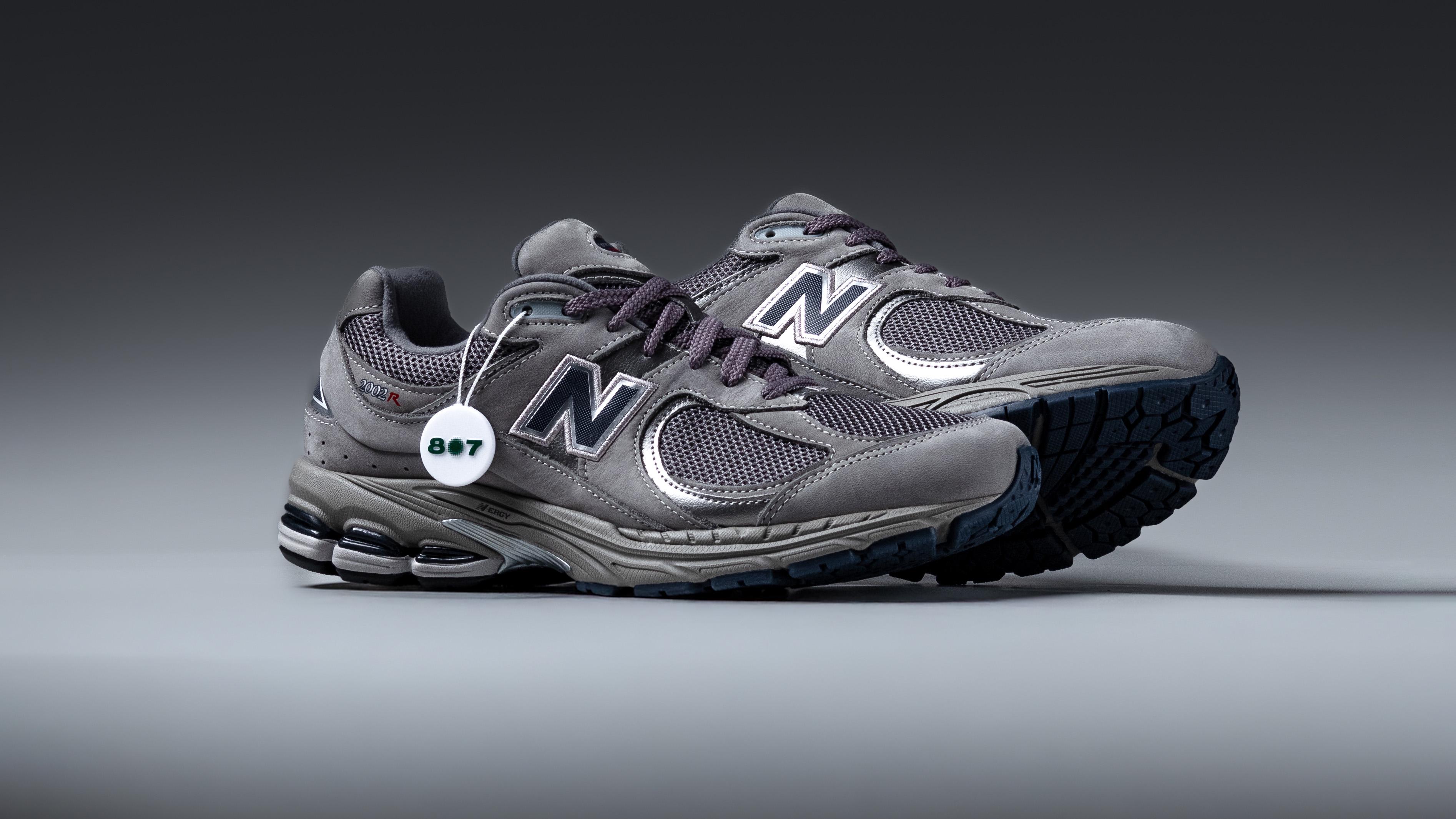 Mengenal New Balance 2002R Light Grey: Gaya, Kenyamanan, dan Sejarahnya