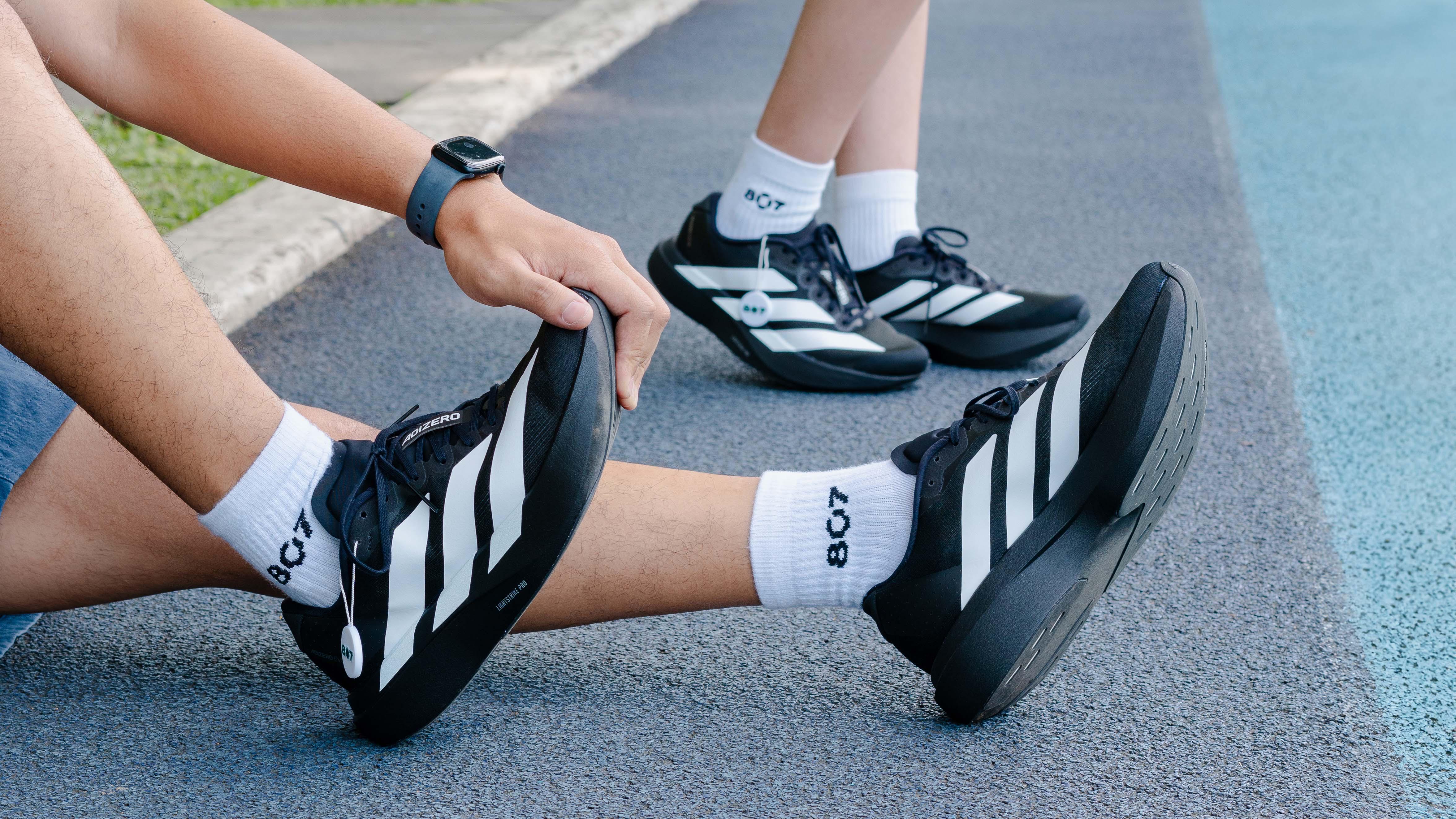 Review Kinerja Adidas Adizero Evo SL Black White untuk Lari Harian