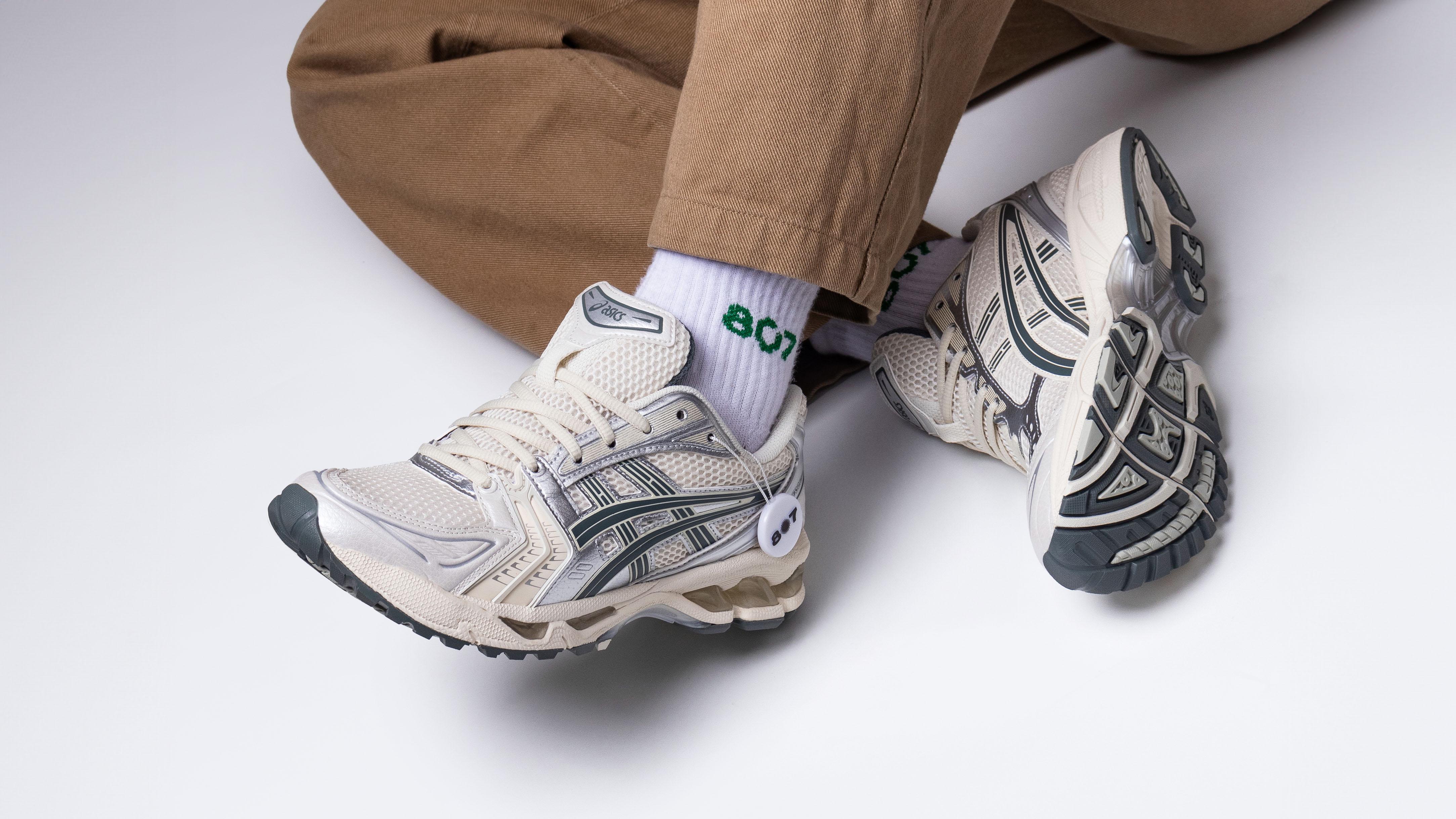 Sneakers Terbaik untuk Jalan Kaki Jarak Jauh Sneakers Terbaik untuk Jalan Kaki Jarak Jauh