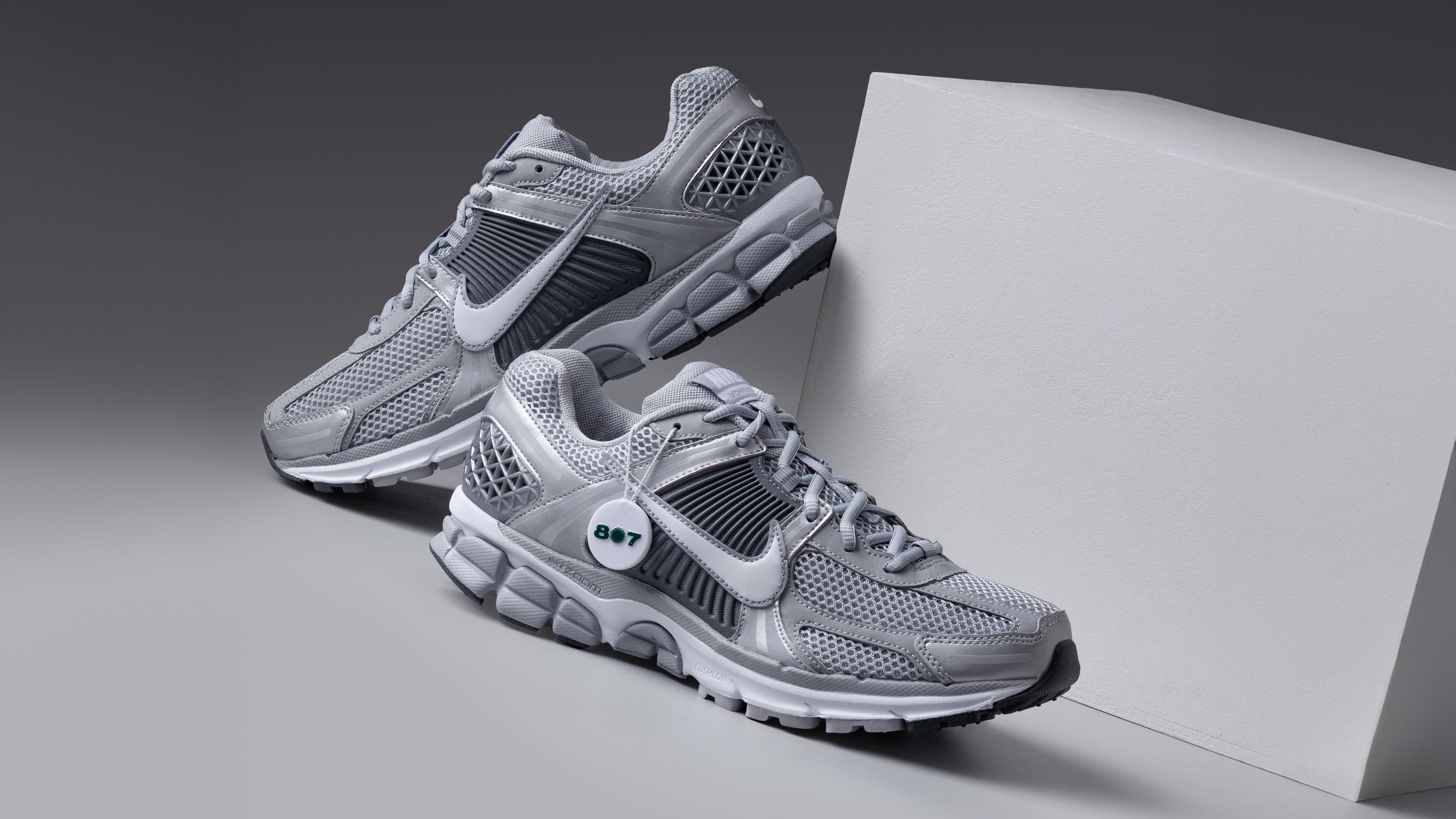 Sneakers Paling Nyaman untuk Berdiri Lama