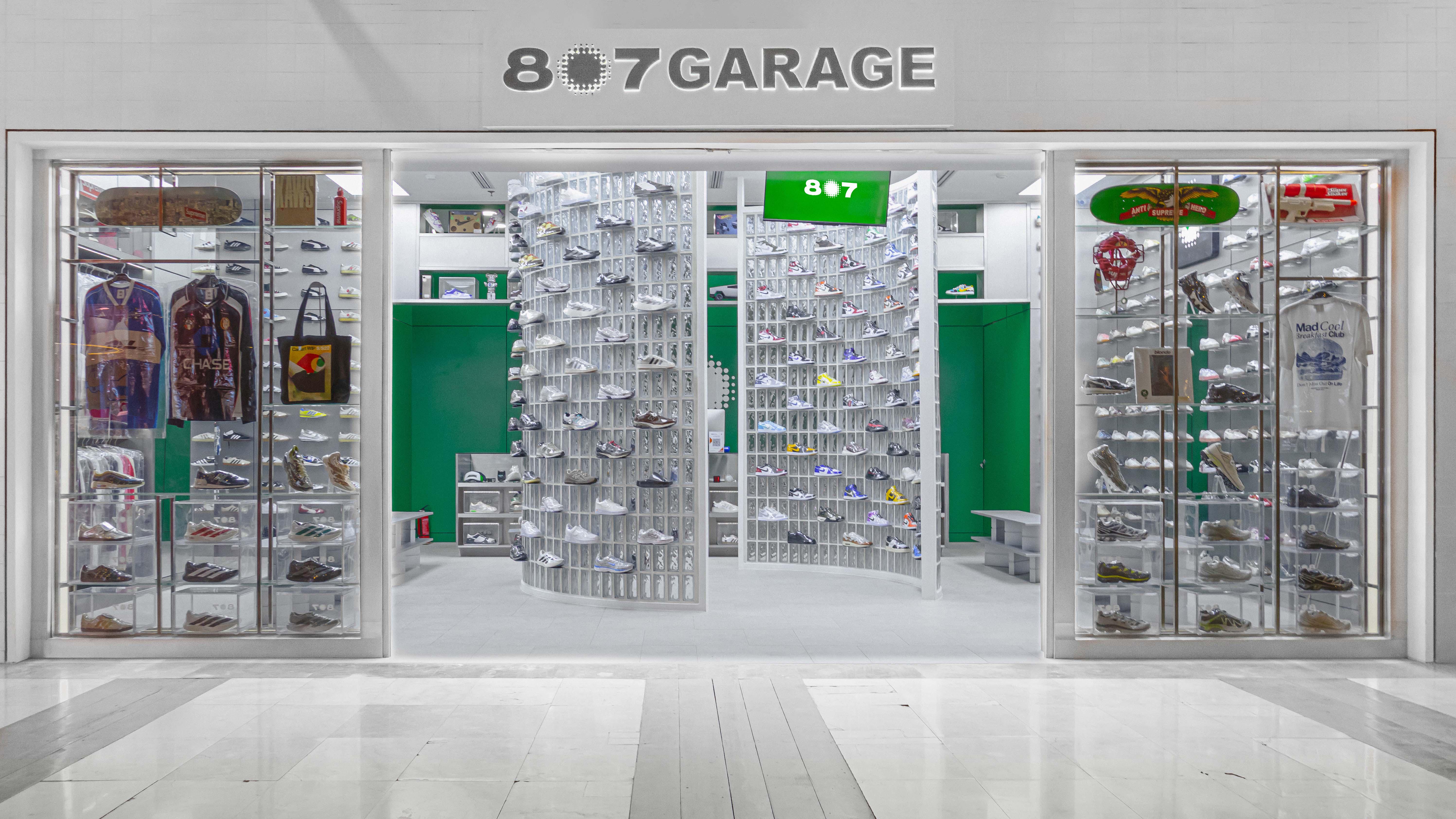 15 Toko Sneakers Terpercaya di Indonesia