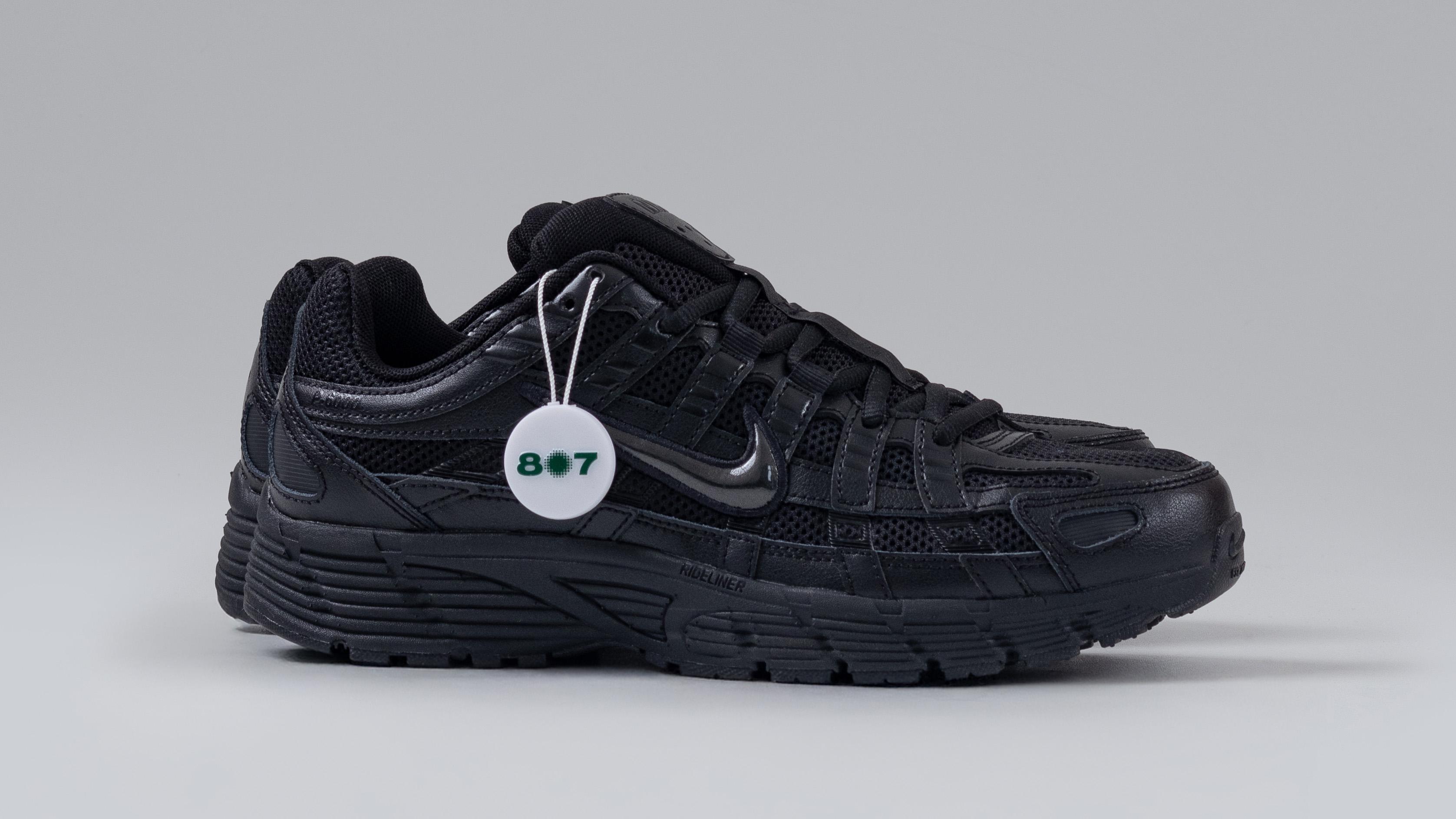 Sepatu Nike untuk Pria dengan Gaya Minimalis: Pilihan Warna yang Aman