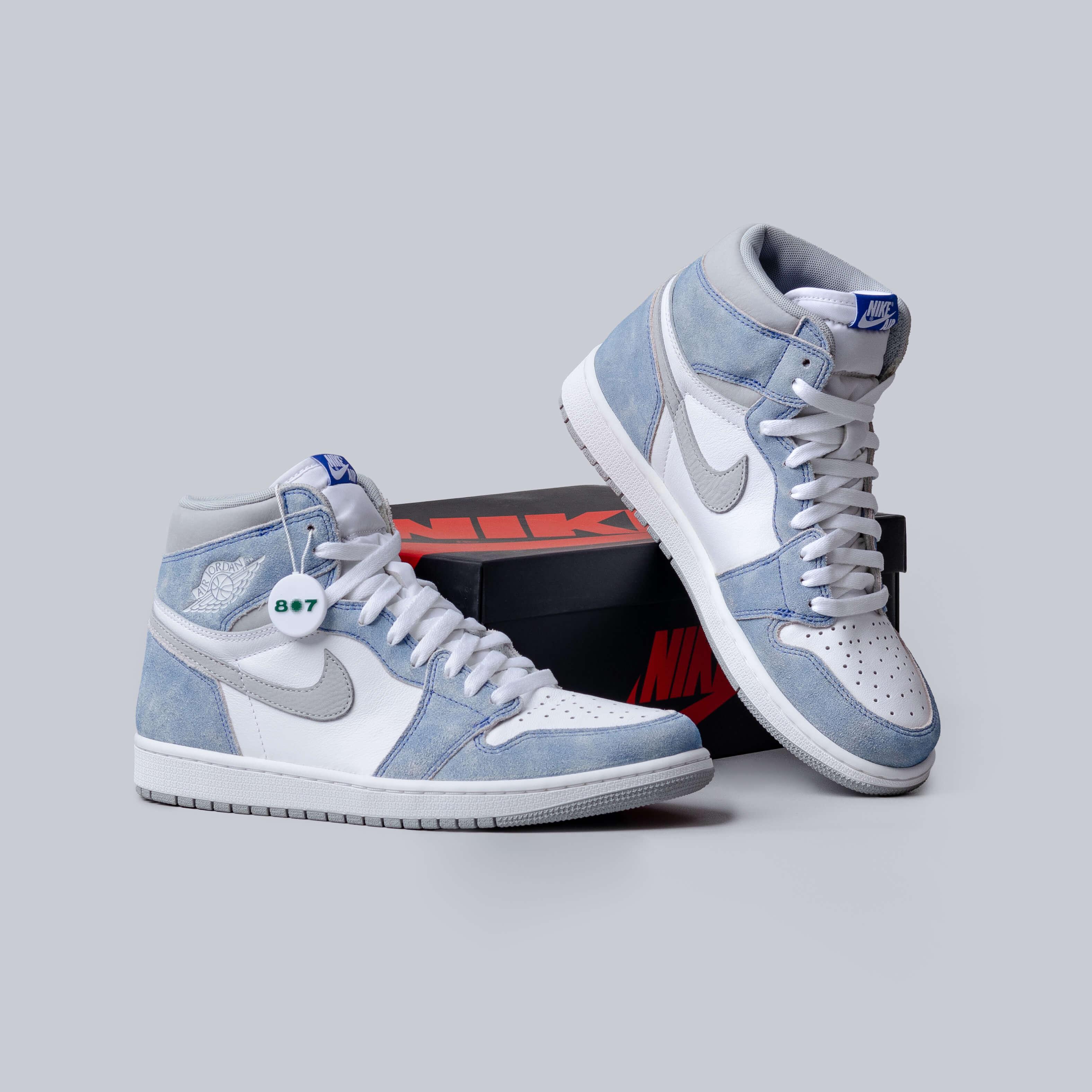 Air Jordan 1 High Hyper Royal