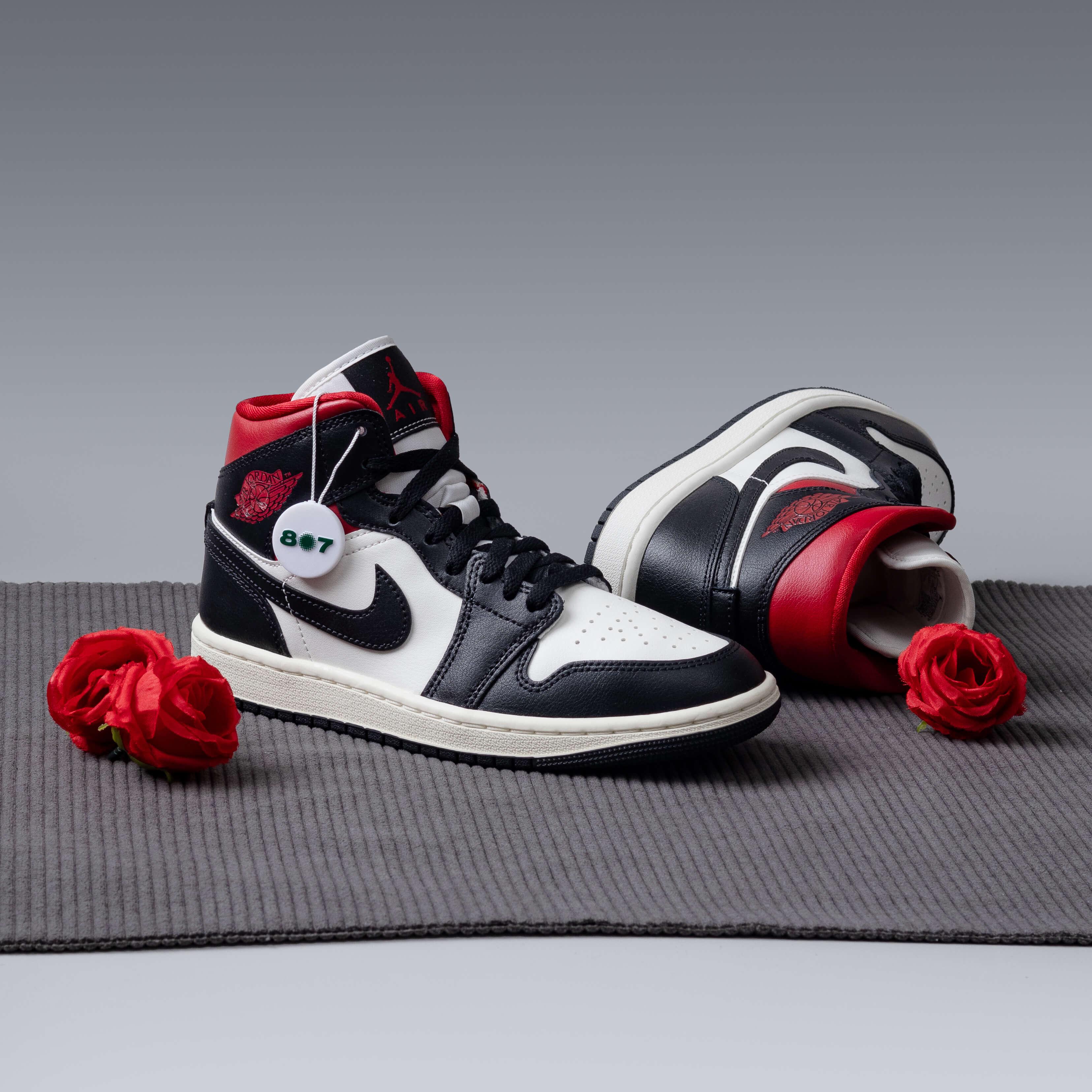 Air Jordan 1 Mid Gym Red Panda