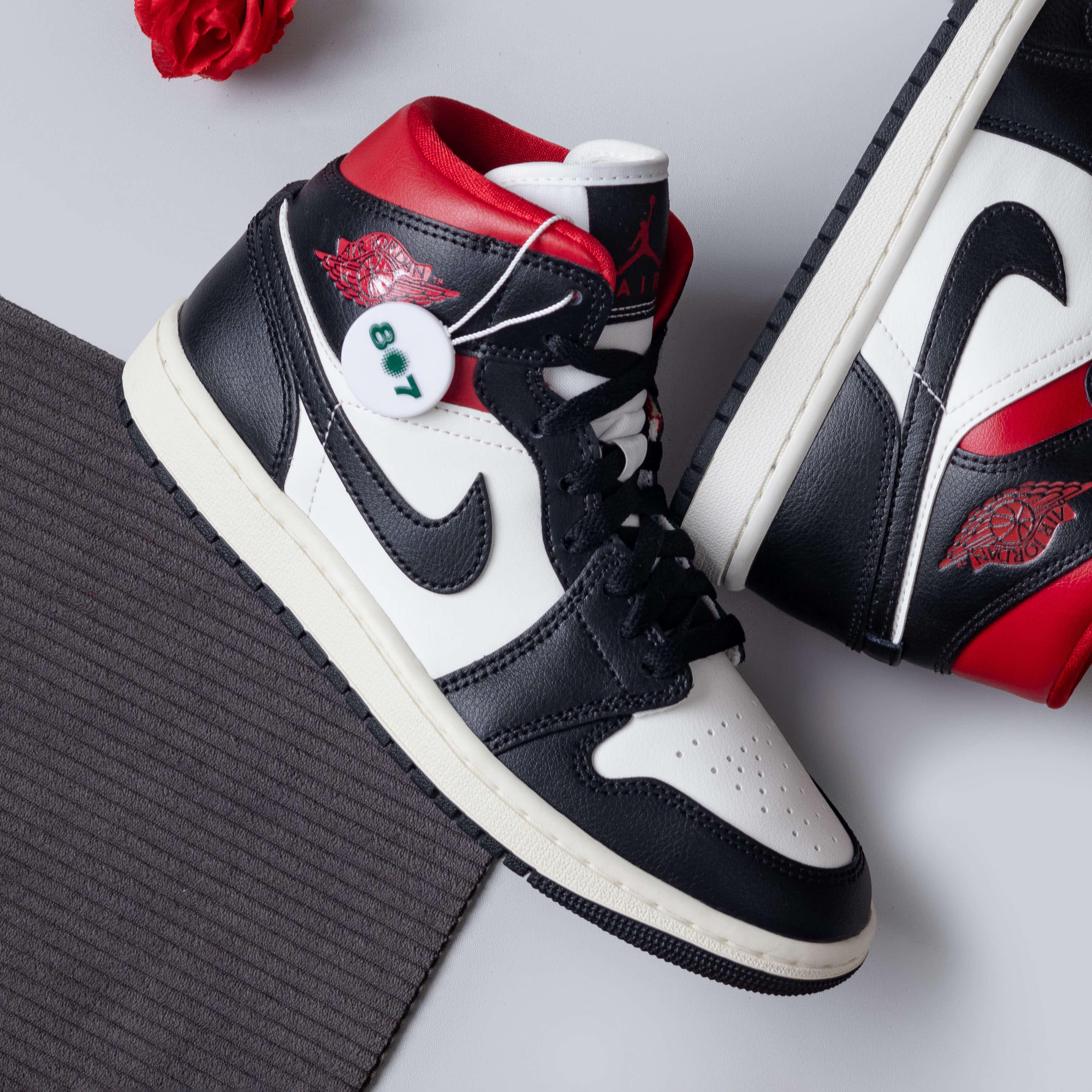 Air Jordan 1 Mid Gym Red Panda
