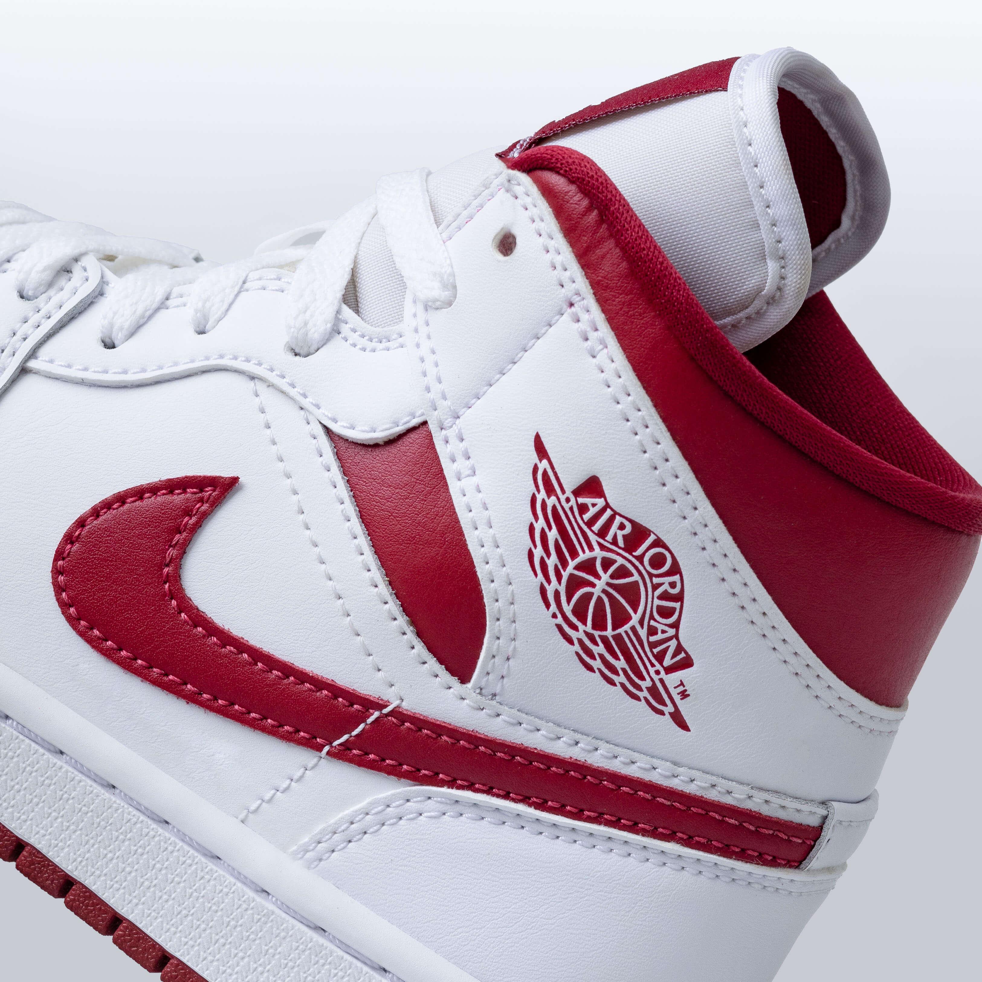Air Jordan 1 Mid Reverse Chicago