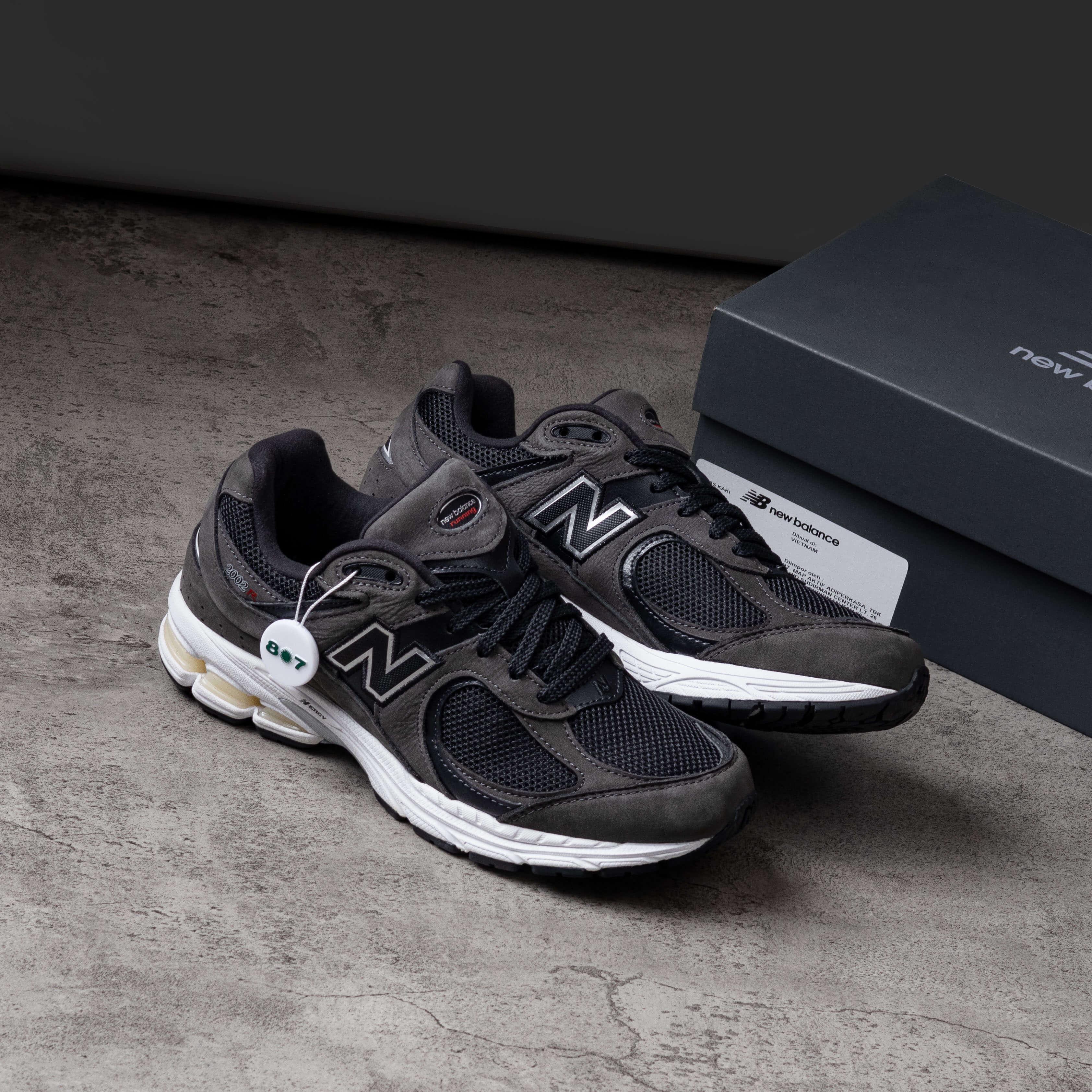 New Balance 2002R Black Grey