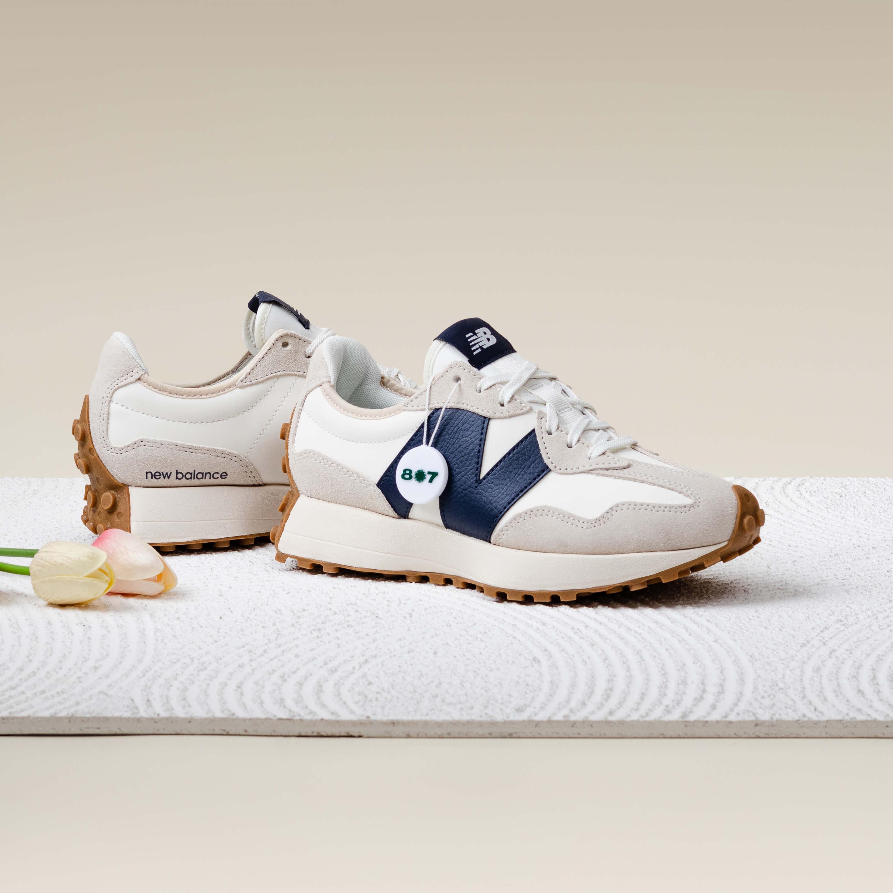 New Balance 327 Moonbeam Outerspace