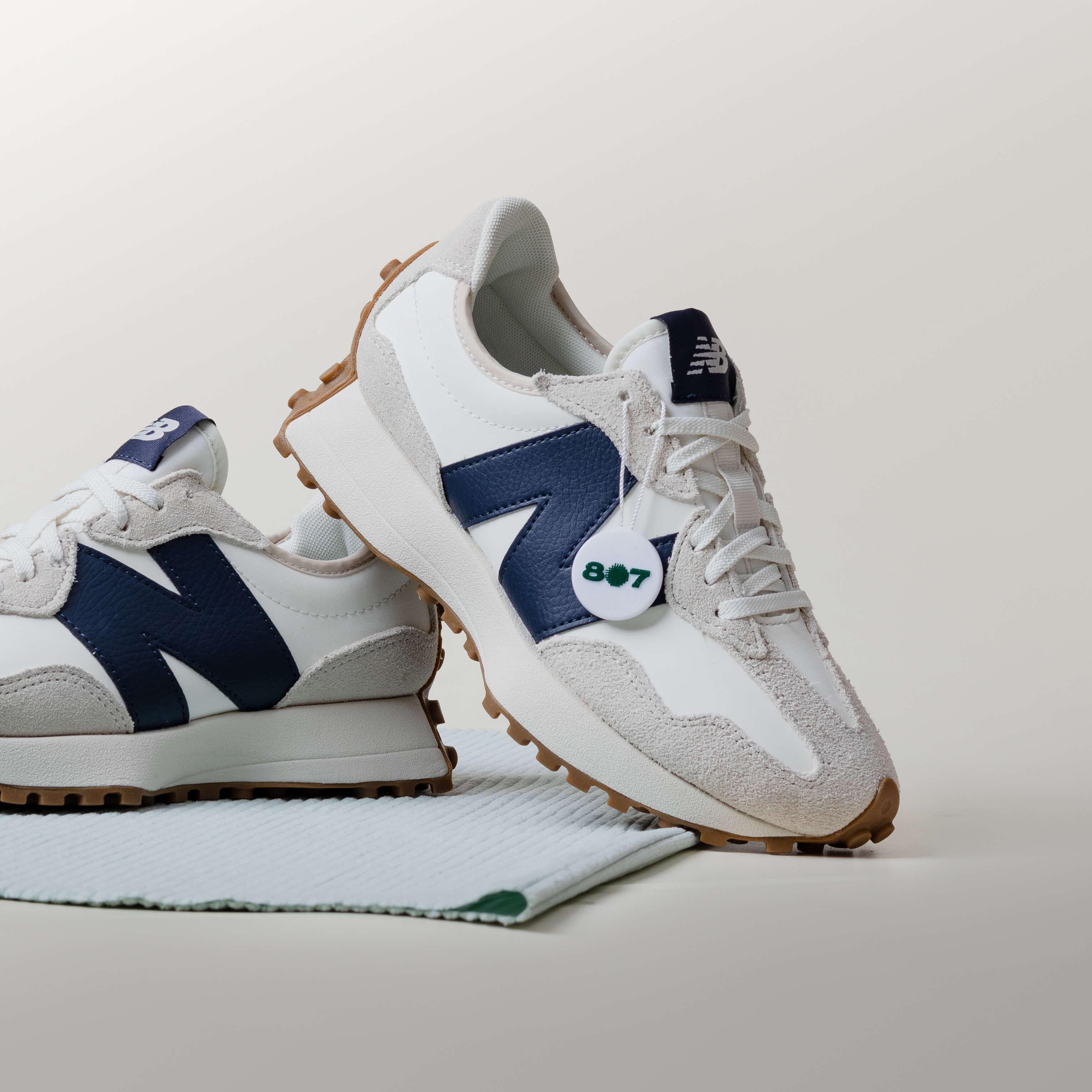 New Balance 327 Moonbeam Outerspace