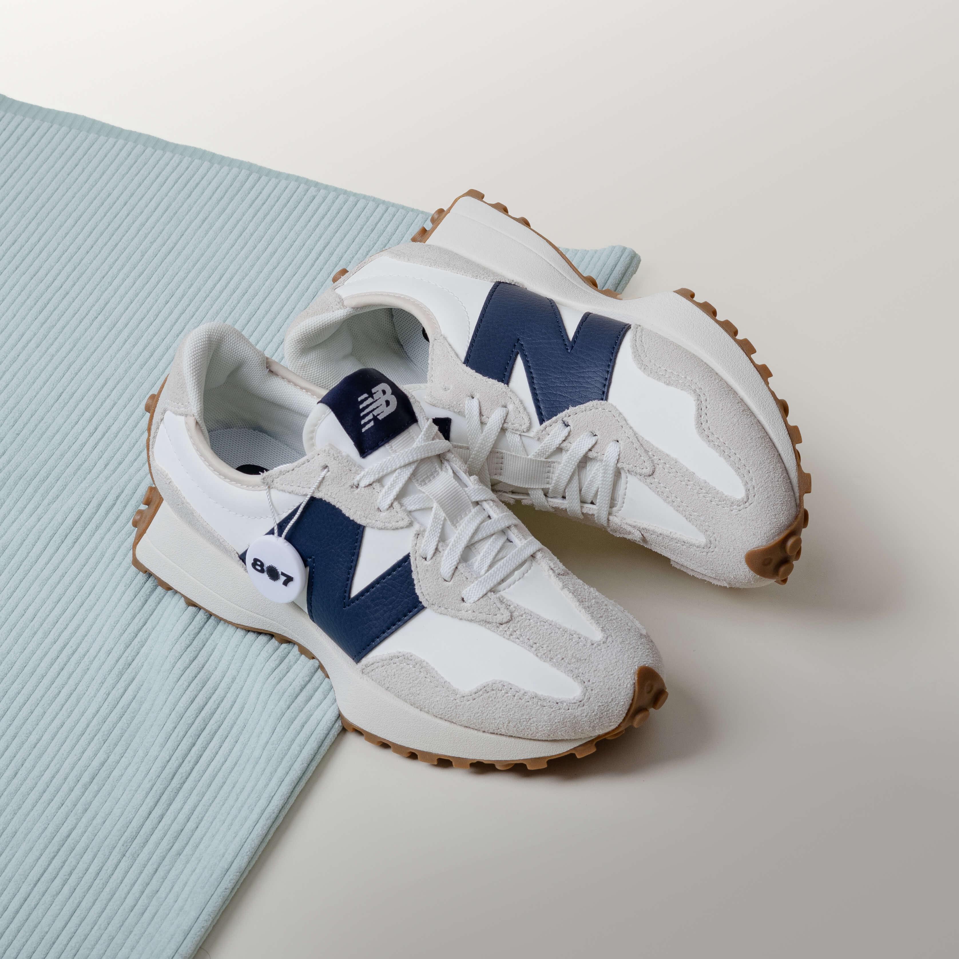 New Balance 327 Moonbeam Outerspace