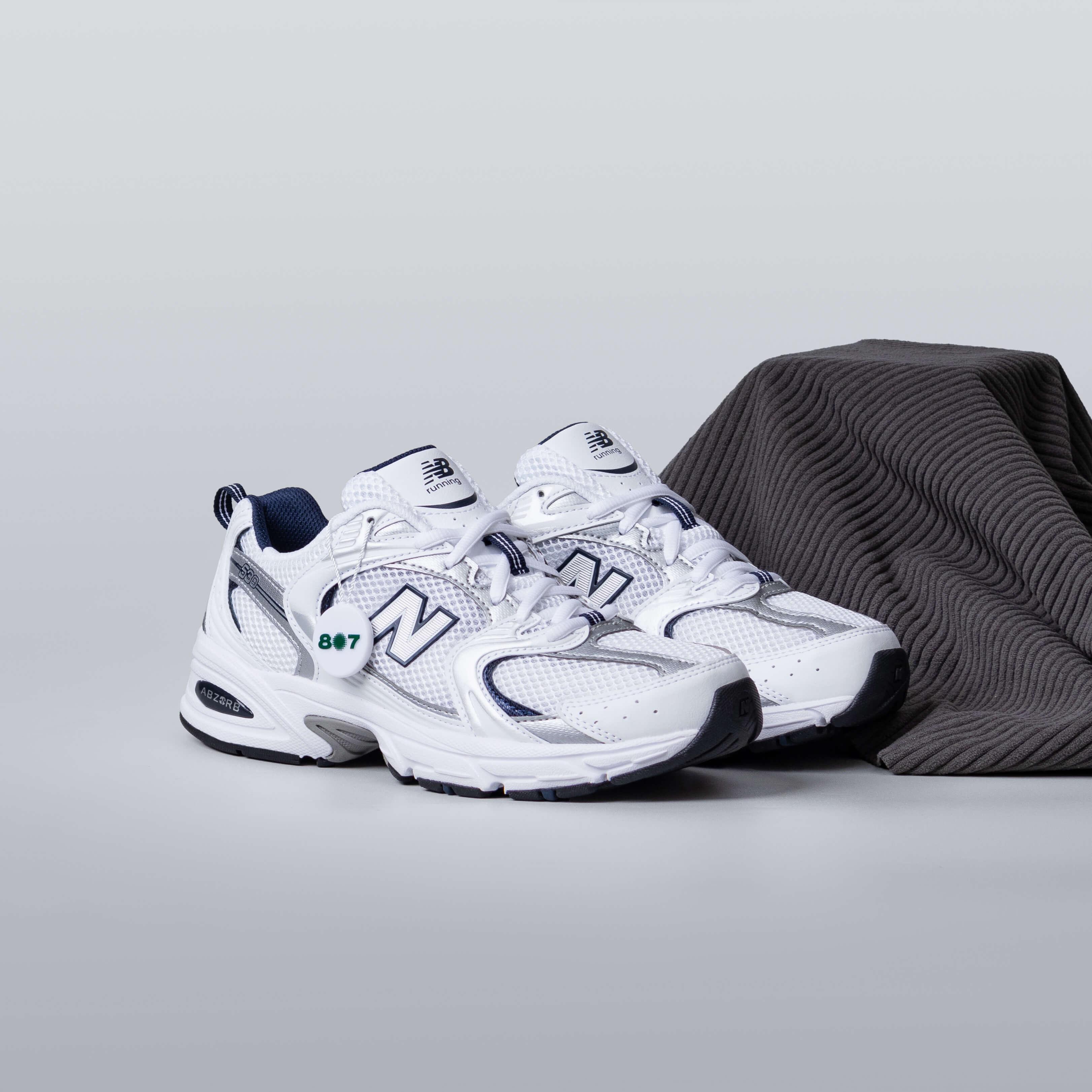 New Balance 530 White Silver Navy