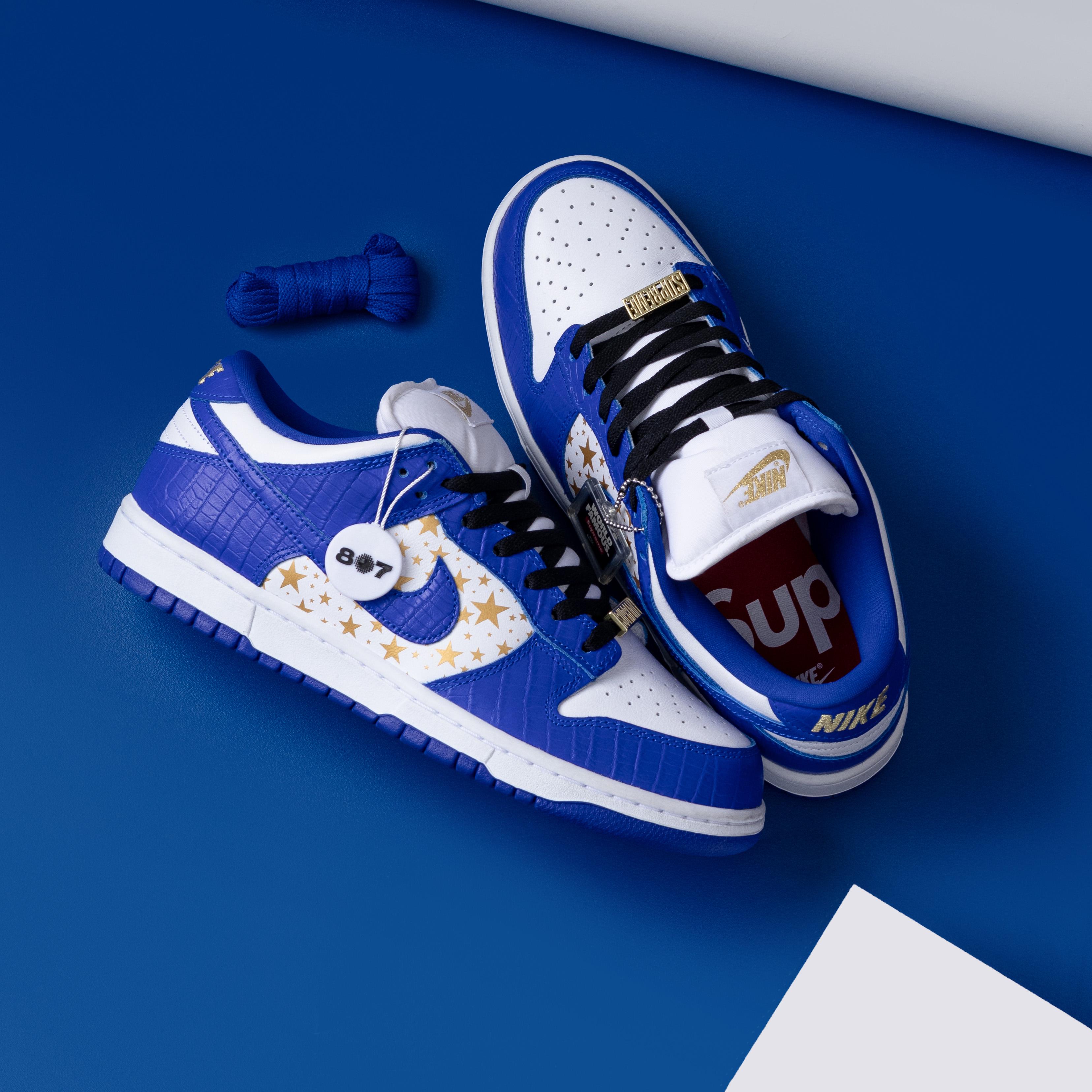 SB Dunk Low Sup. Hyper Royal
