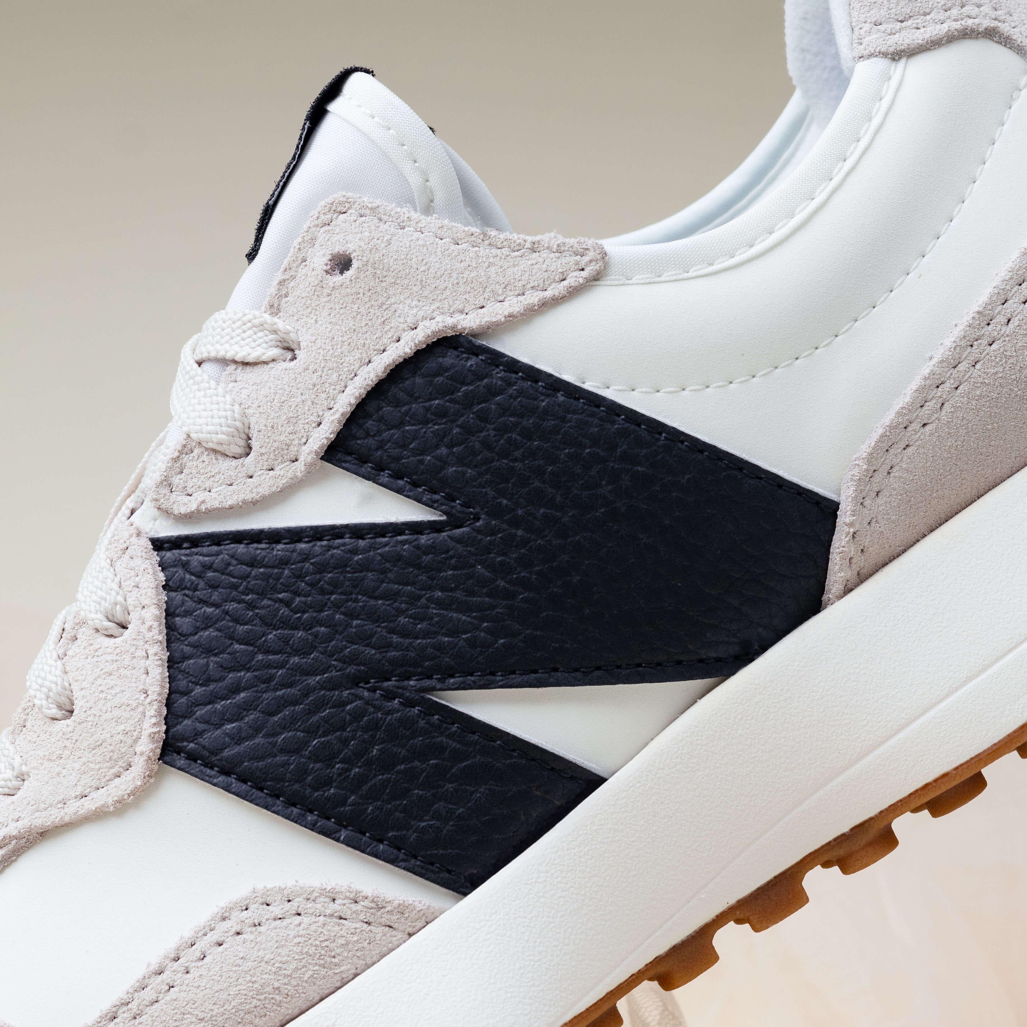 New Balance 327 Moonbeam Black Gum White