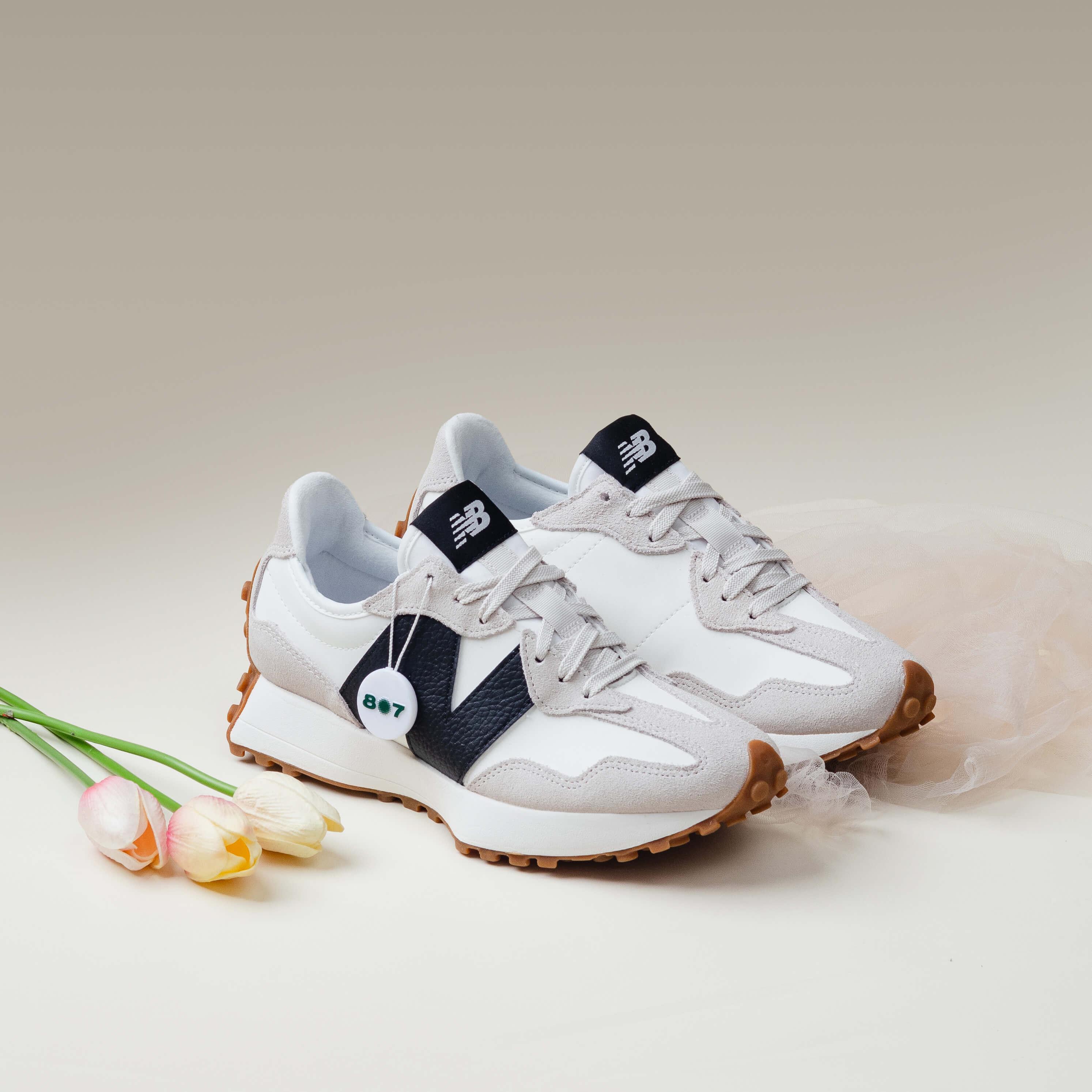 New Balance 327 Moonbeam Black Gum White