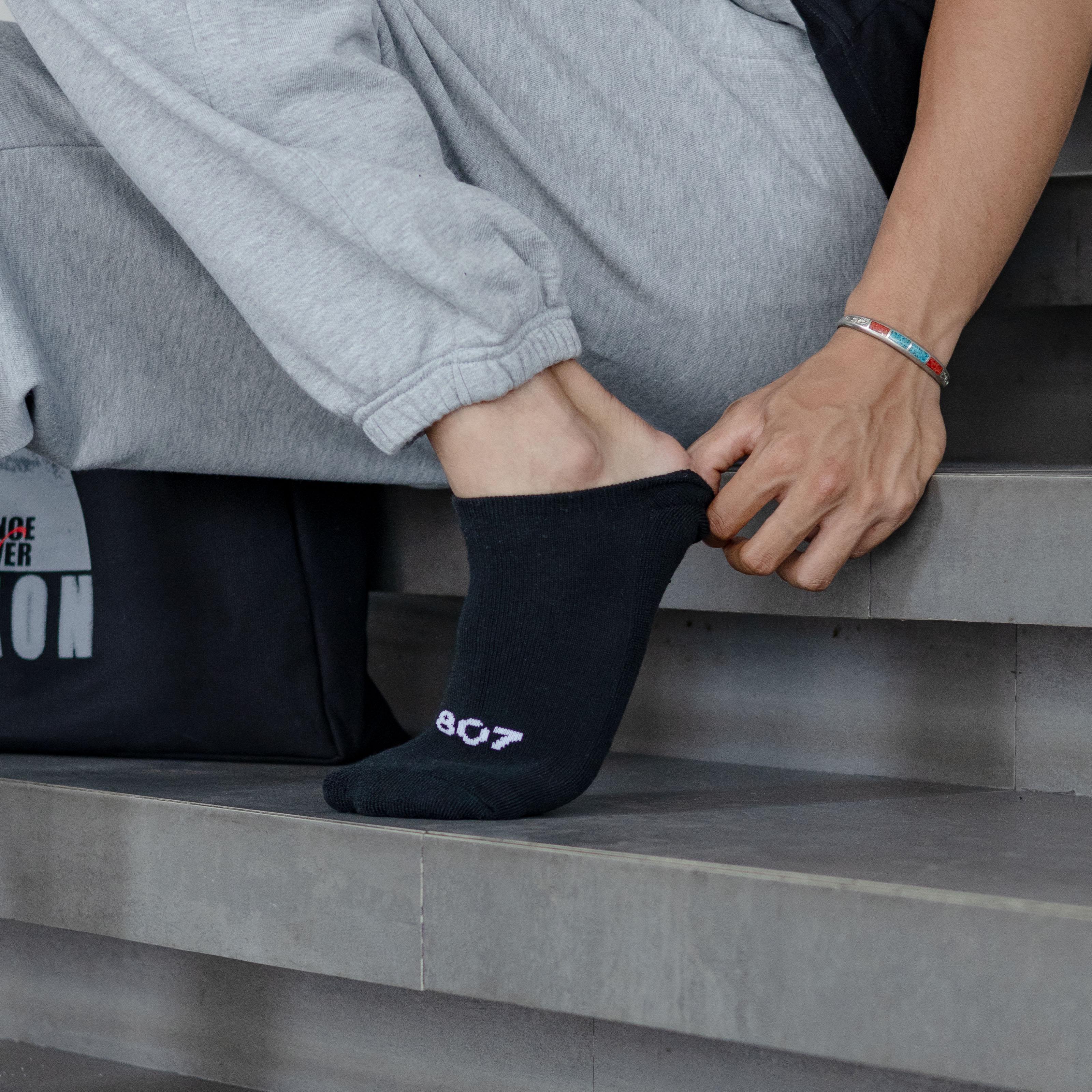 807 IDENTITY Hidden Socks Black White