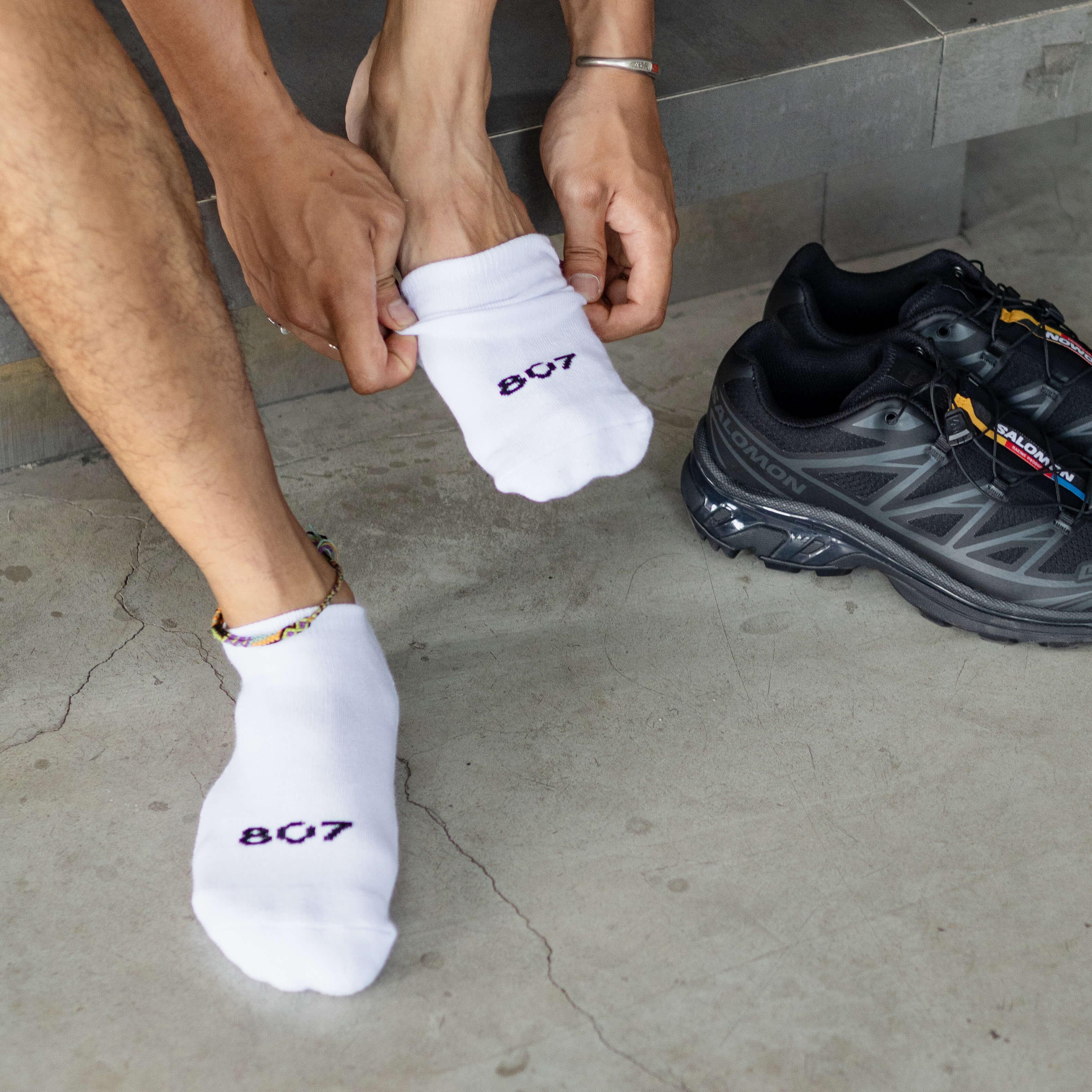 807GARAGE / 807 IDENTITY Hidden Socks White Black