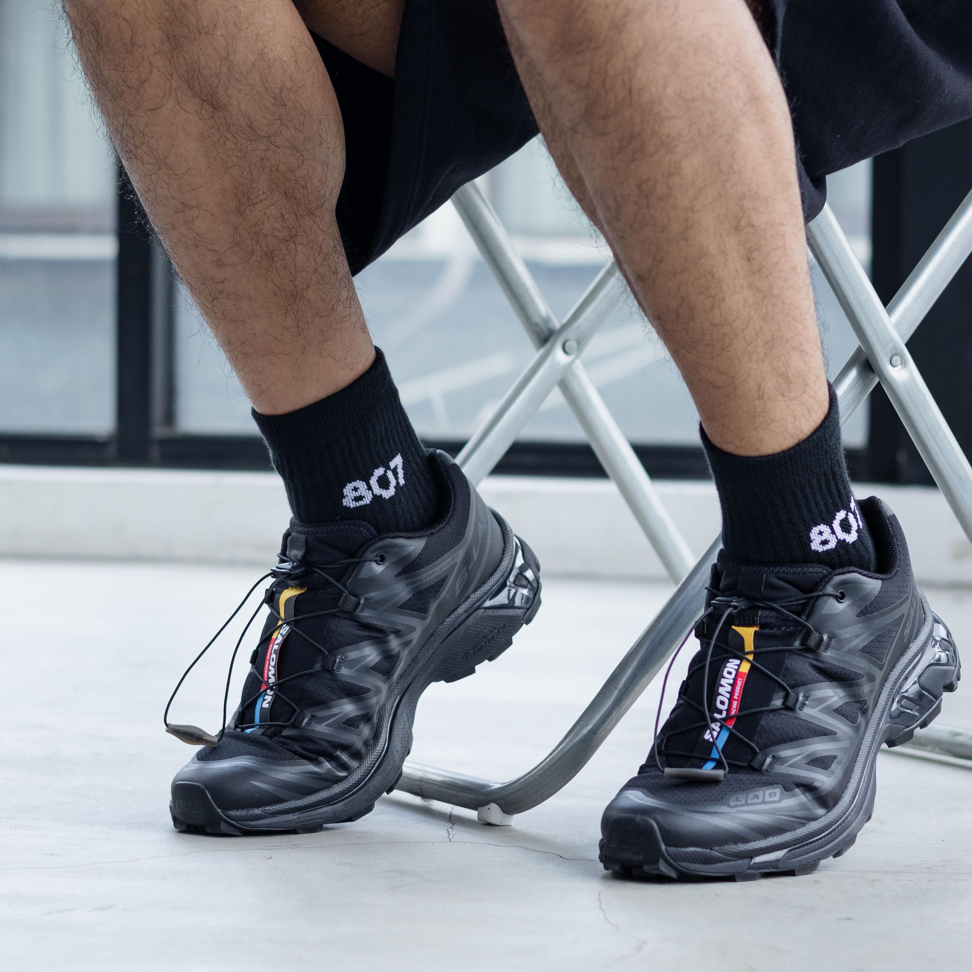  807 IDENTITY Quarter Length Socks Black White