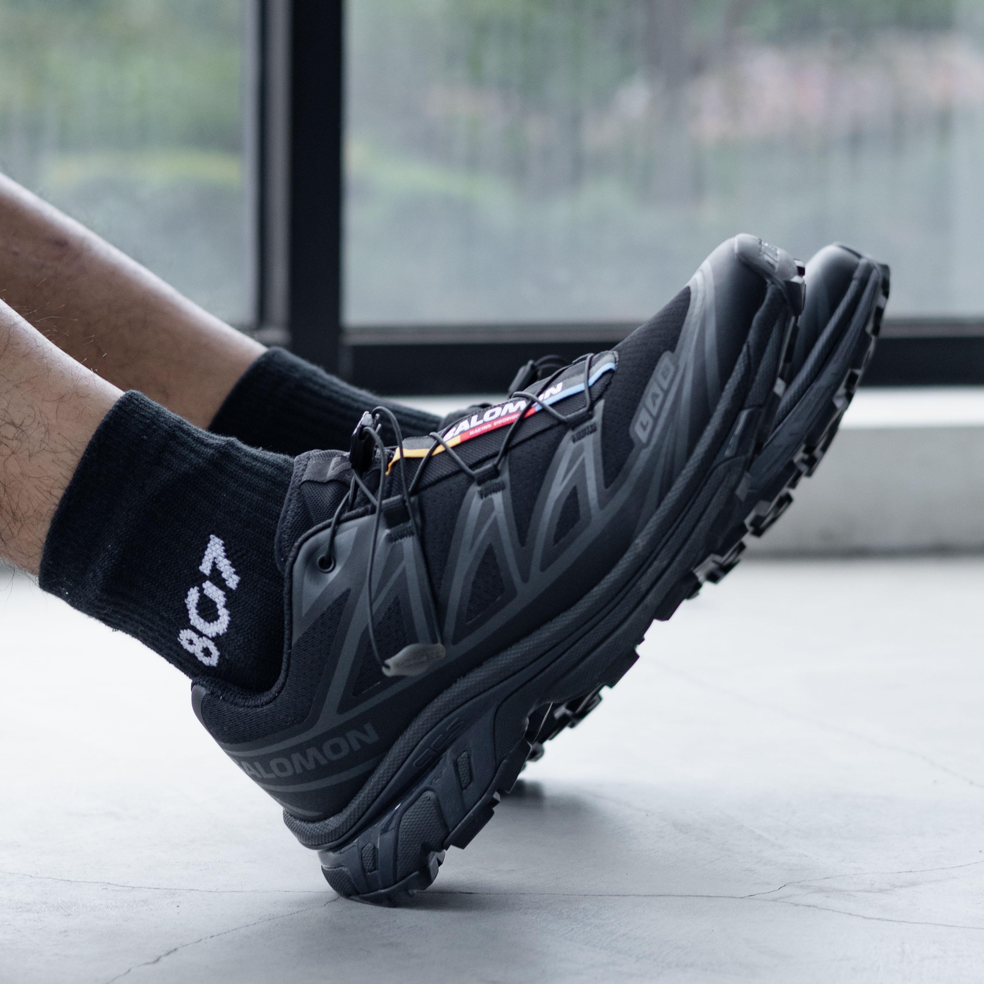  807 IDENTITY Quarter Length Socks Black White