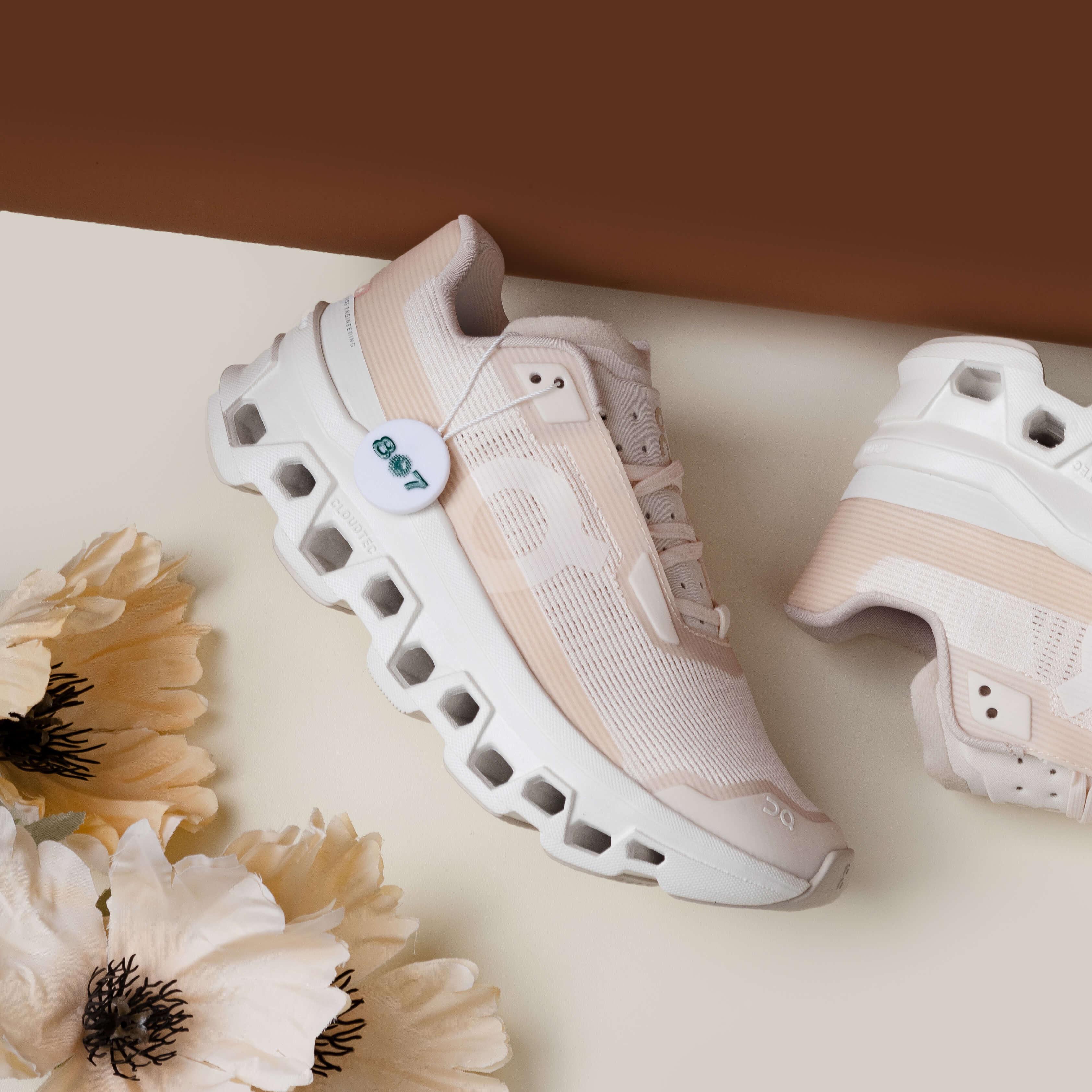 ON Cloudmonster Void Dew Ivory