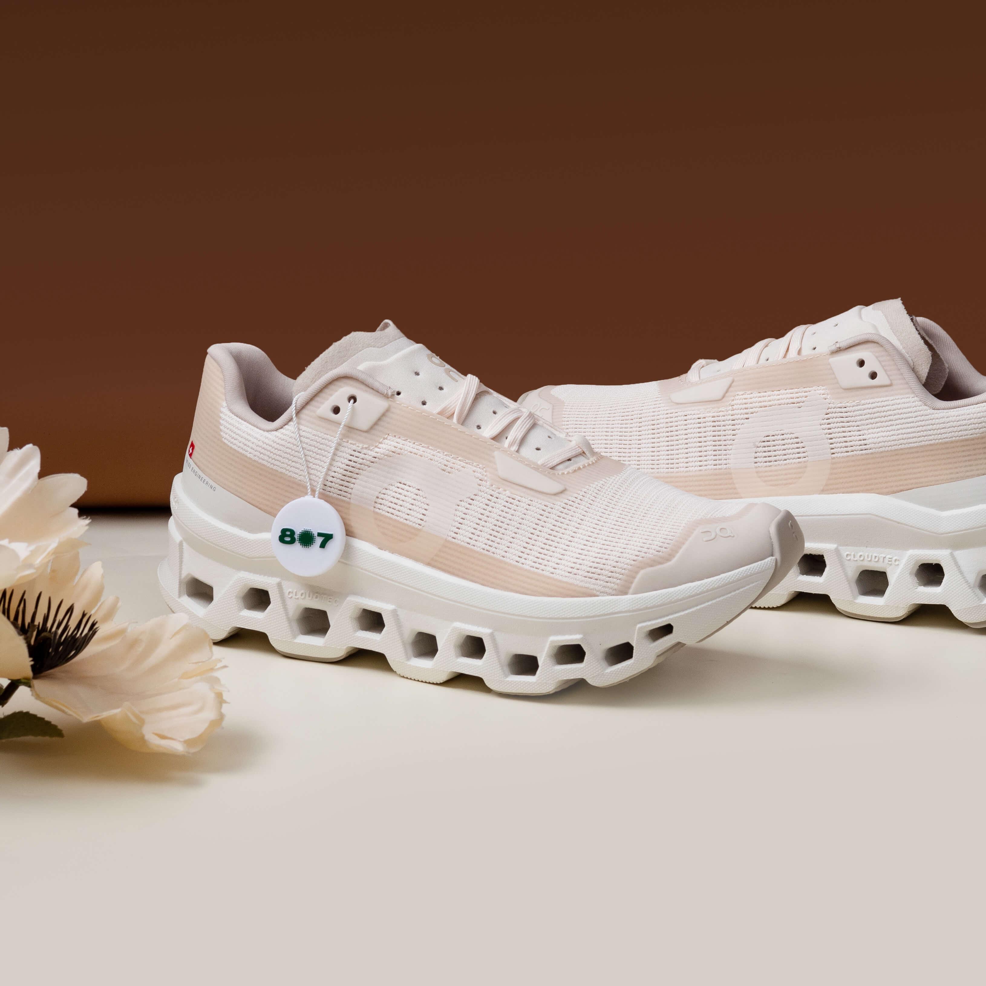 ON Cloudmonster Void Dew Ivory