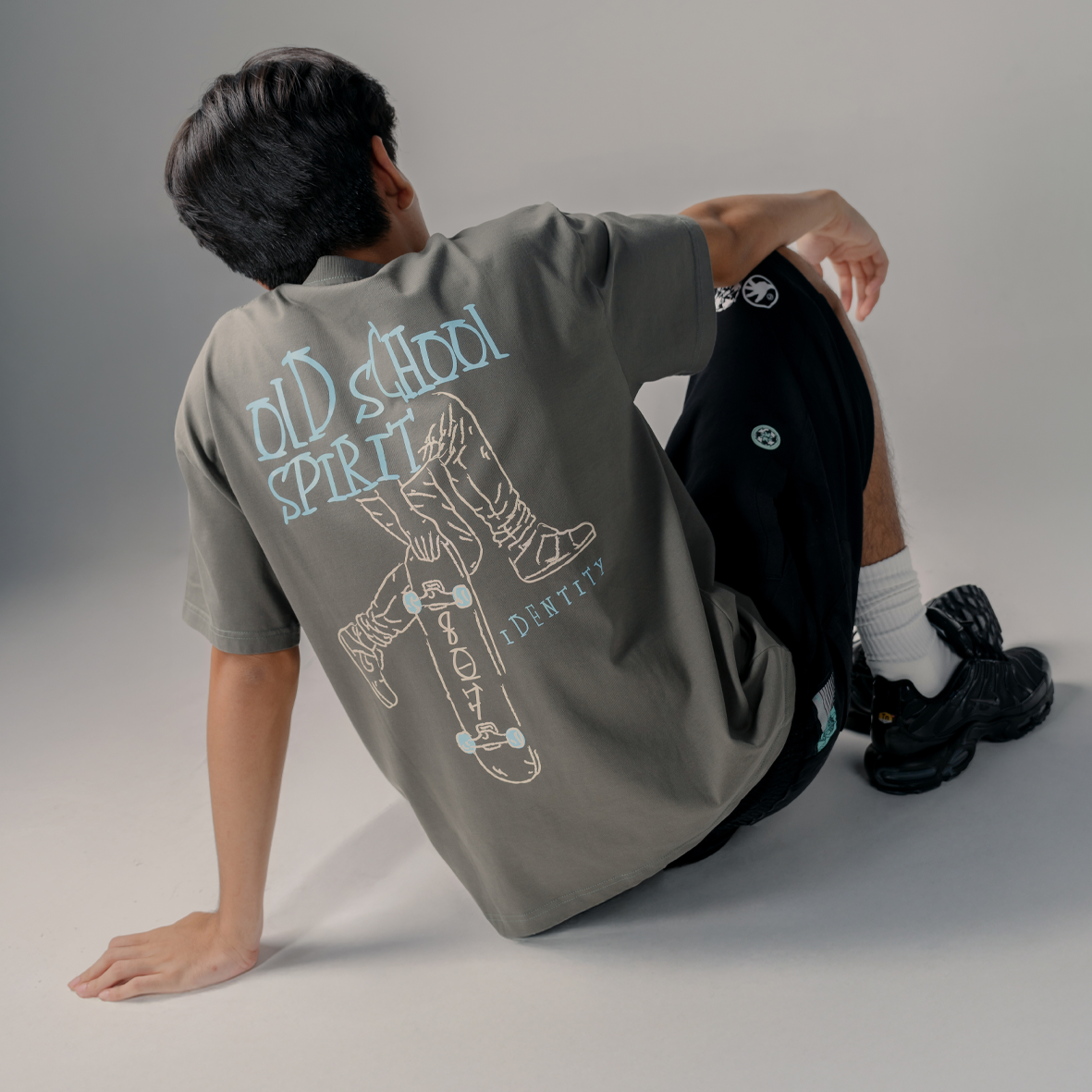 807 IDENTITY Oldschool Spirit Tee