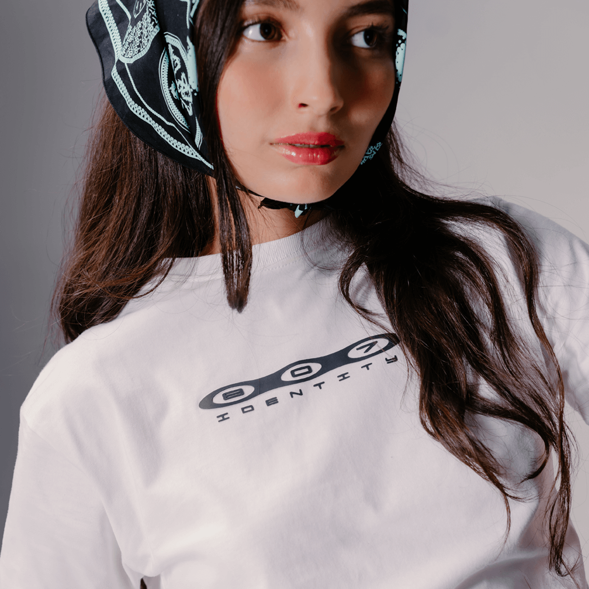 807 IDENTITY Women Future Logo Crop Tee