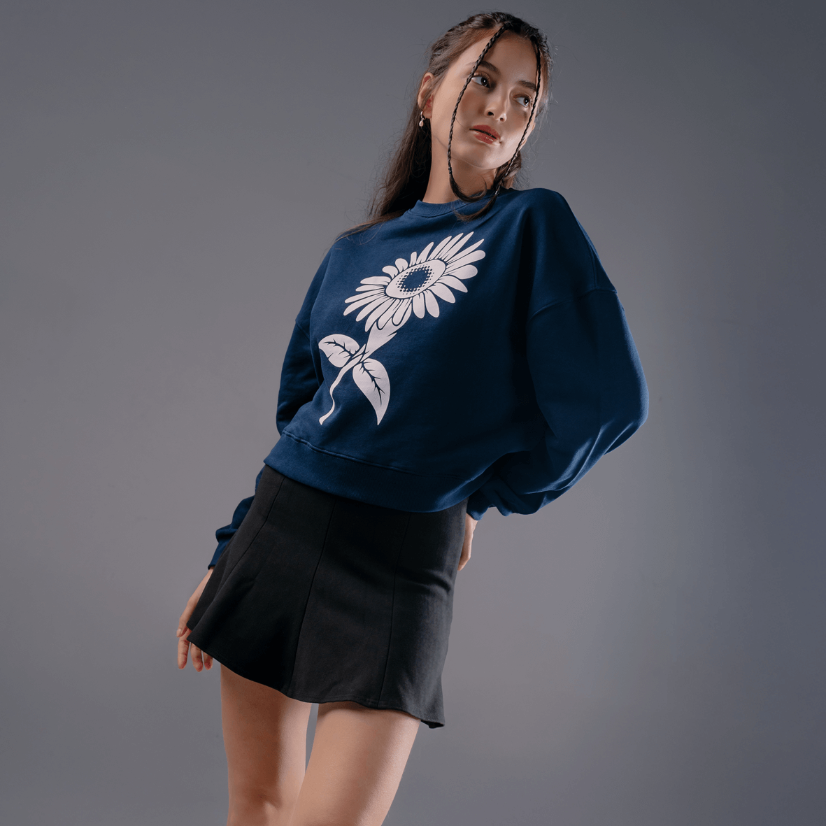 807 IDENTITY Women Sunflower Crewneck