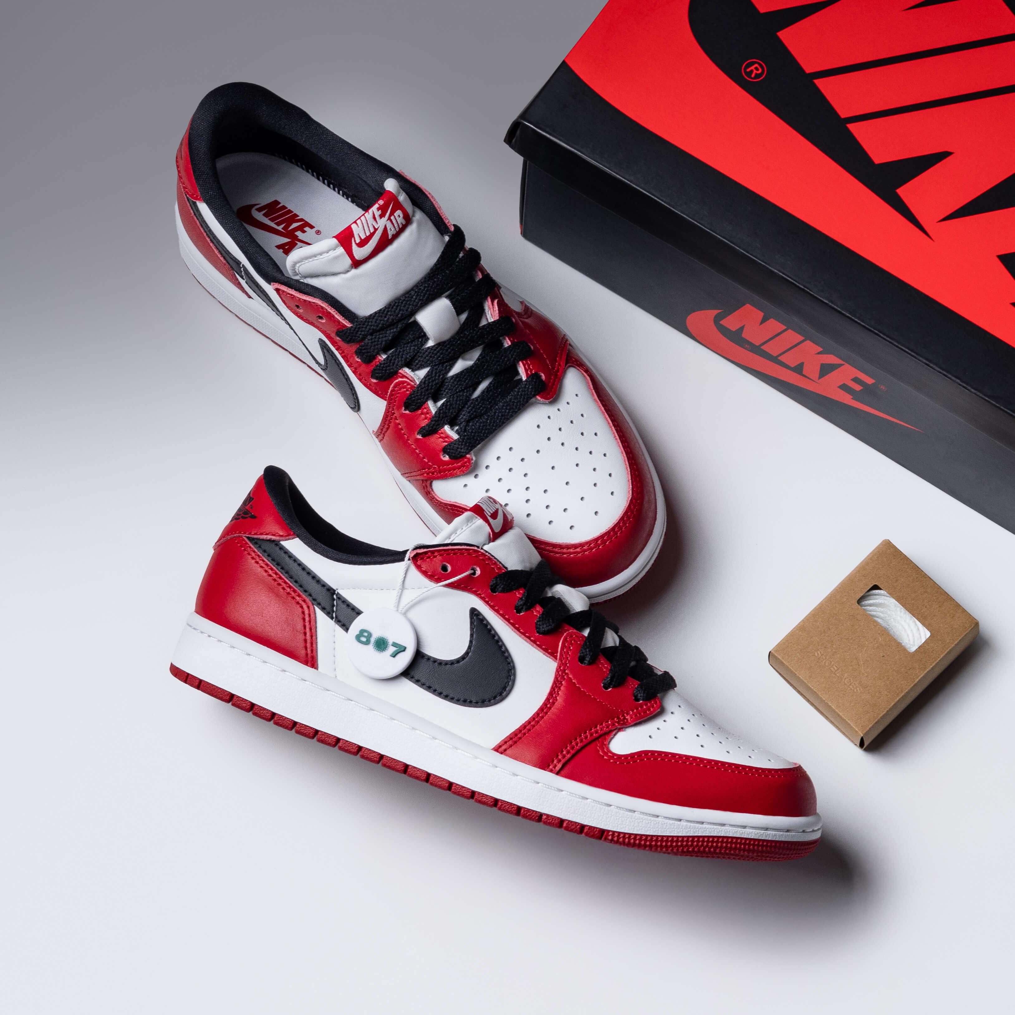 Air Jordan 1 Low OG Chicago