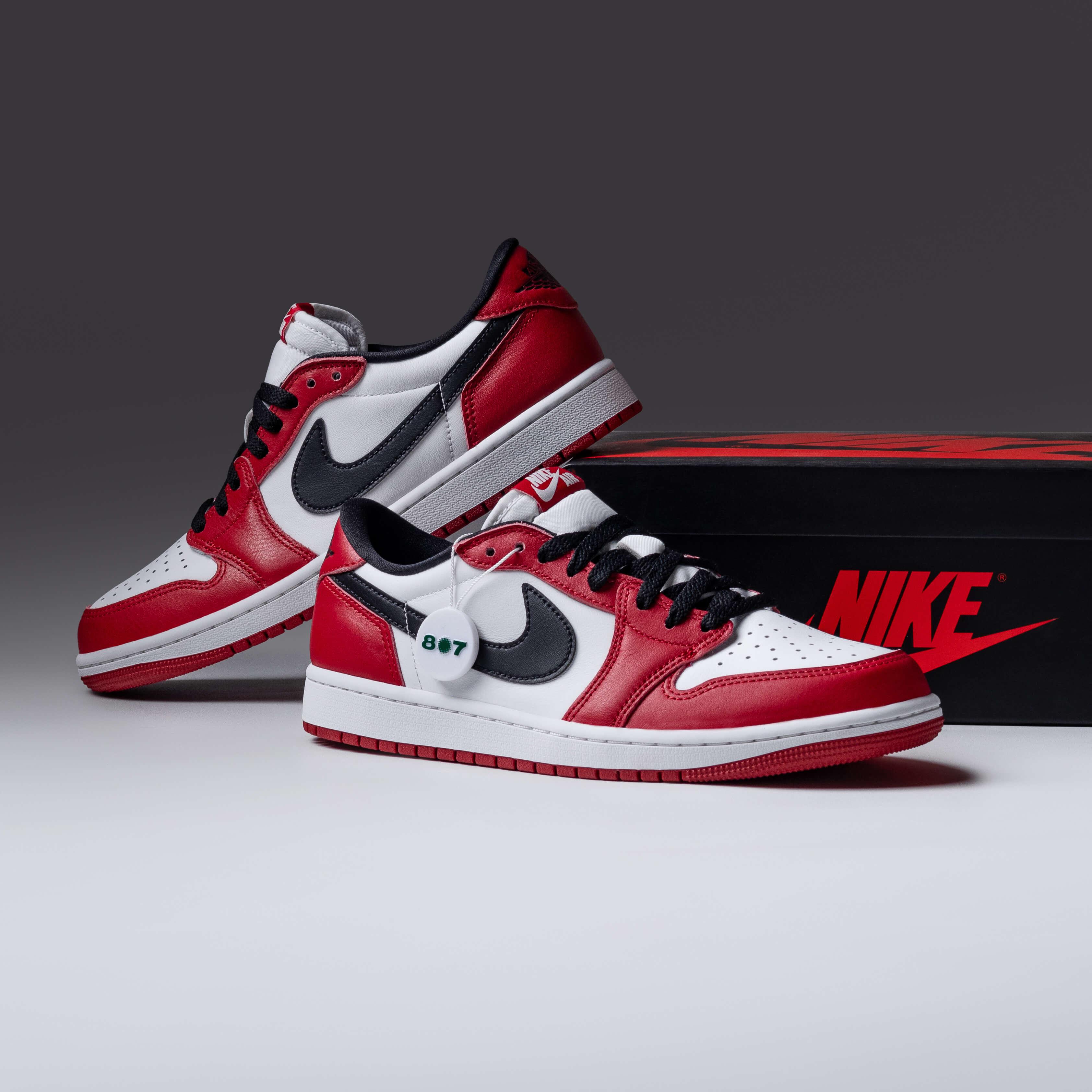 Air Jordan 1 Low OG Chicago