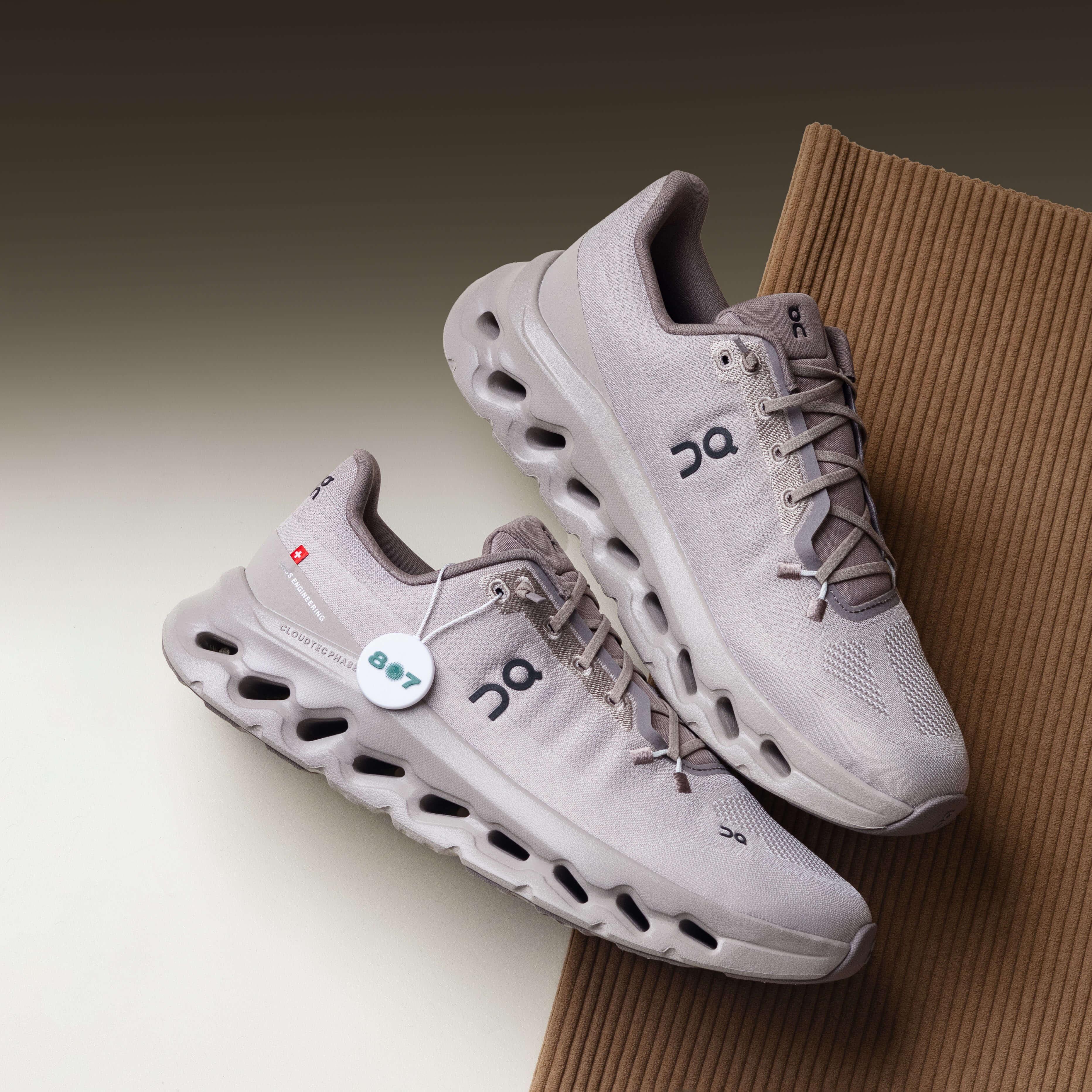 ON Cloudtilt Cinder Ash Grey