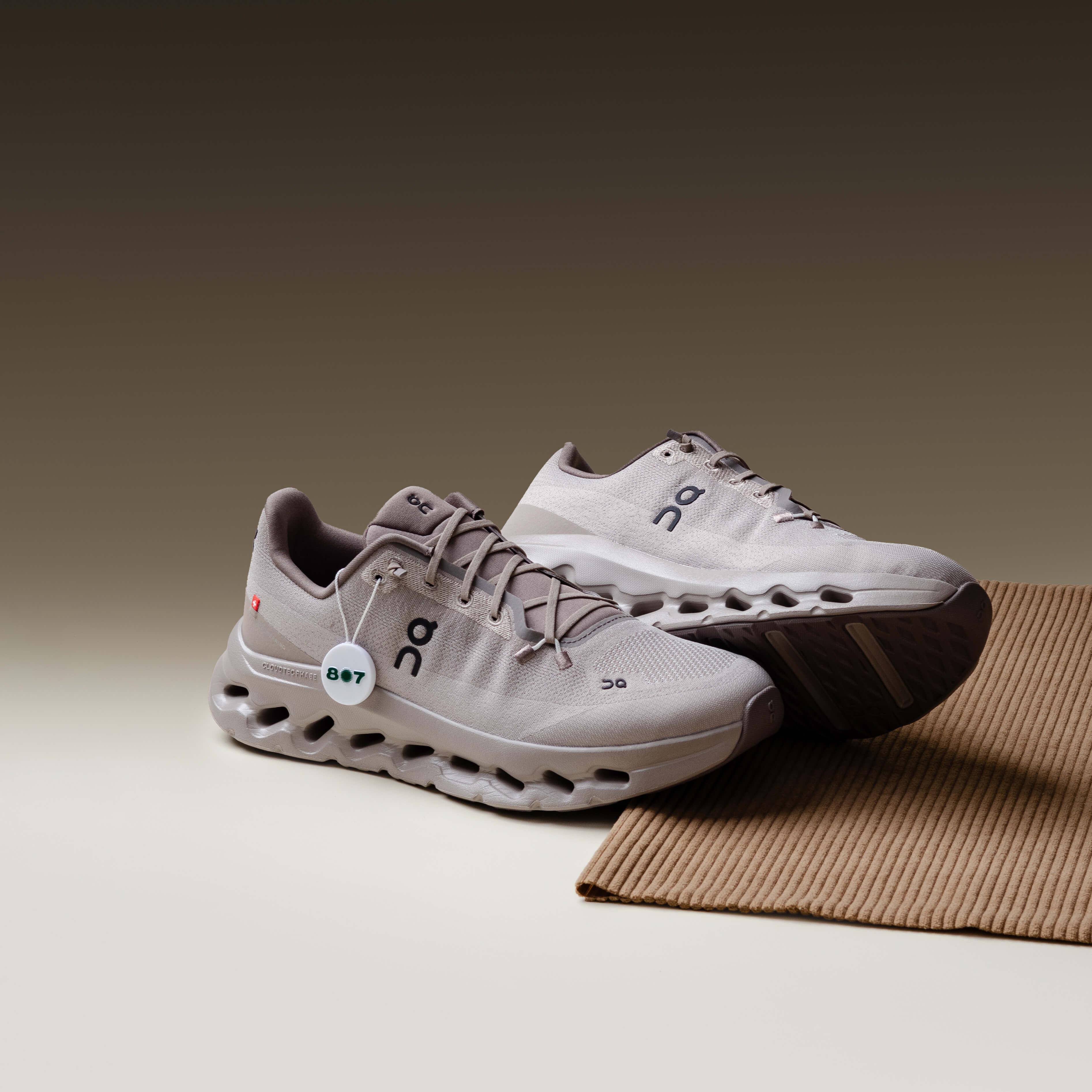 ON Cloudtilt Cinder Ash Grey