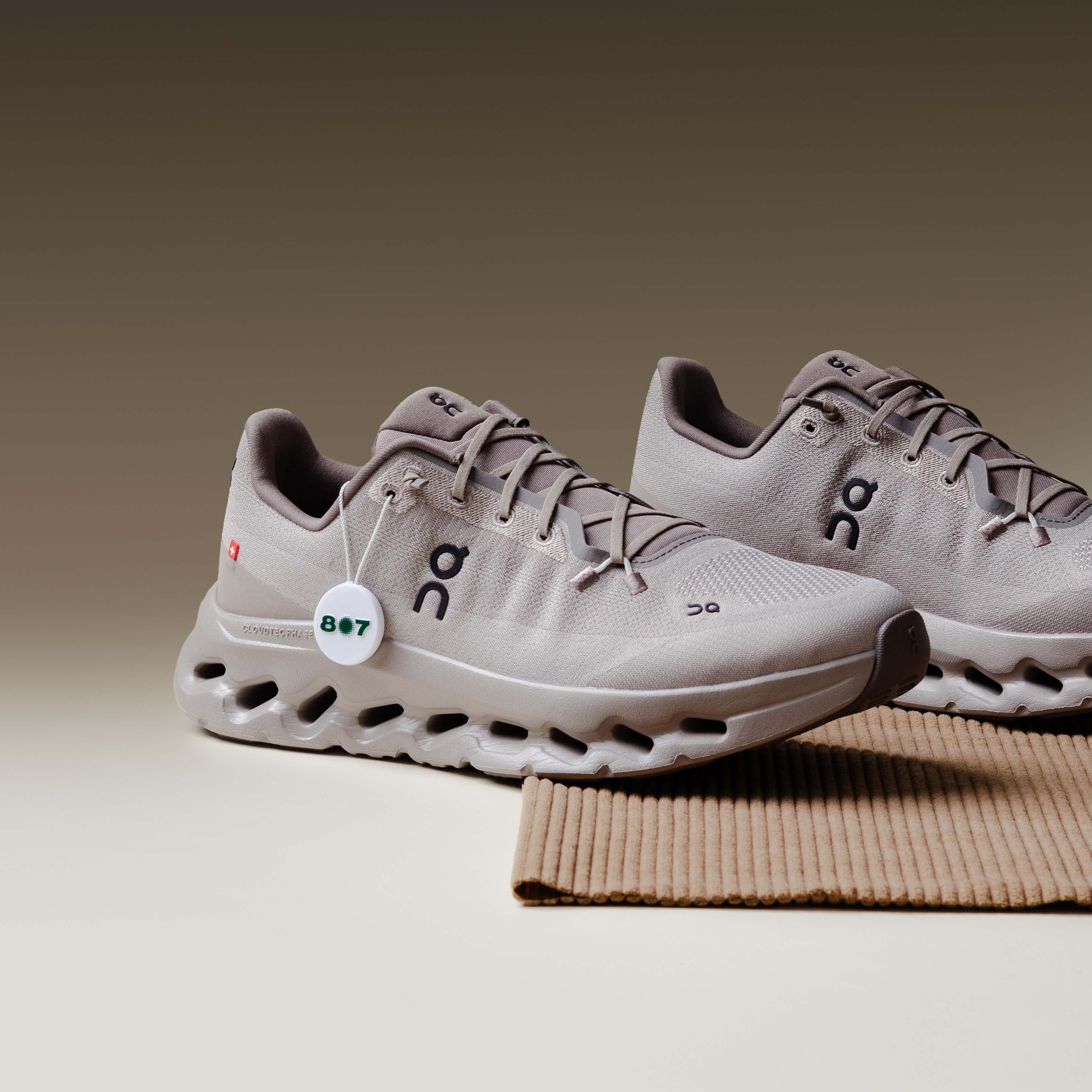 ON Cloudtilt Cinder Ash Grey