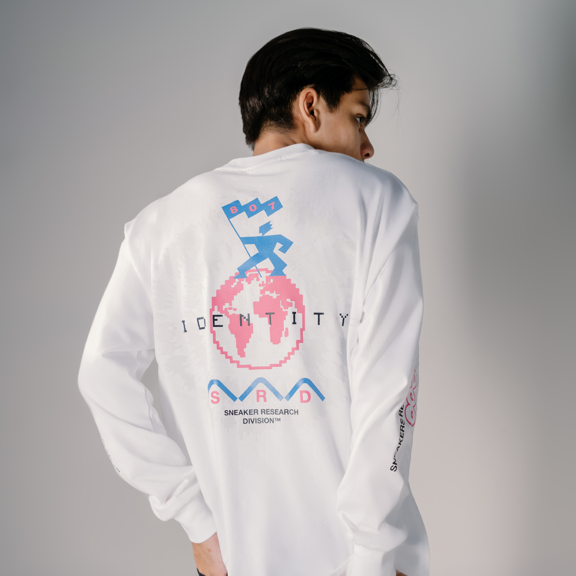 807 IDENTITY Sneakers Division Longsleeve