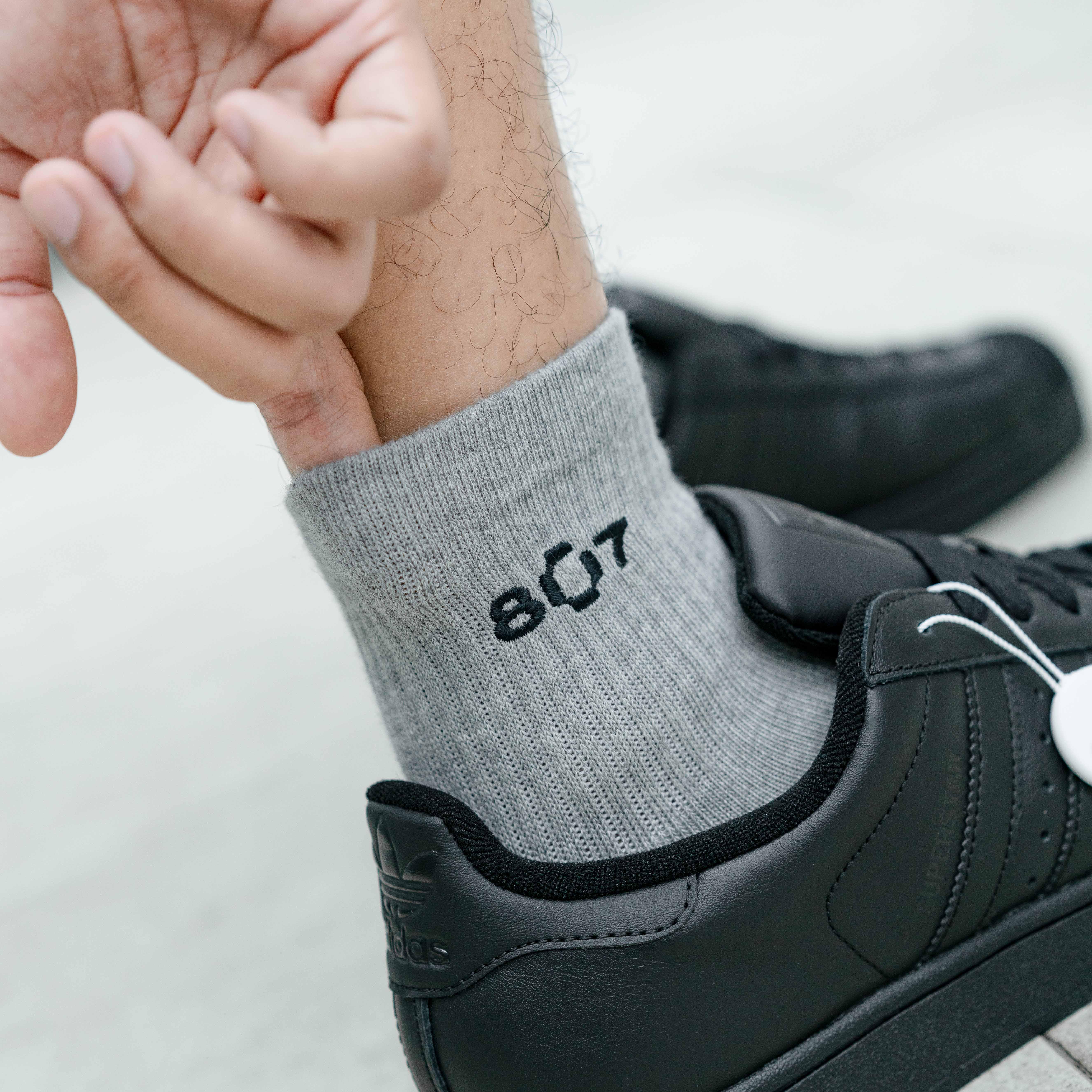807GARAGE / 807 IDENTITY Quarter Length Socks Grey Black