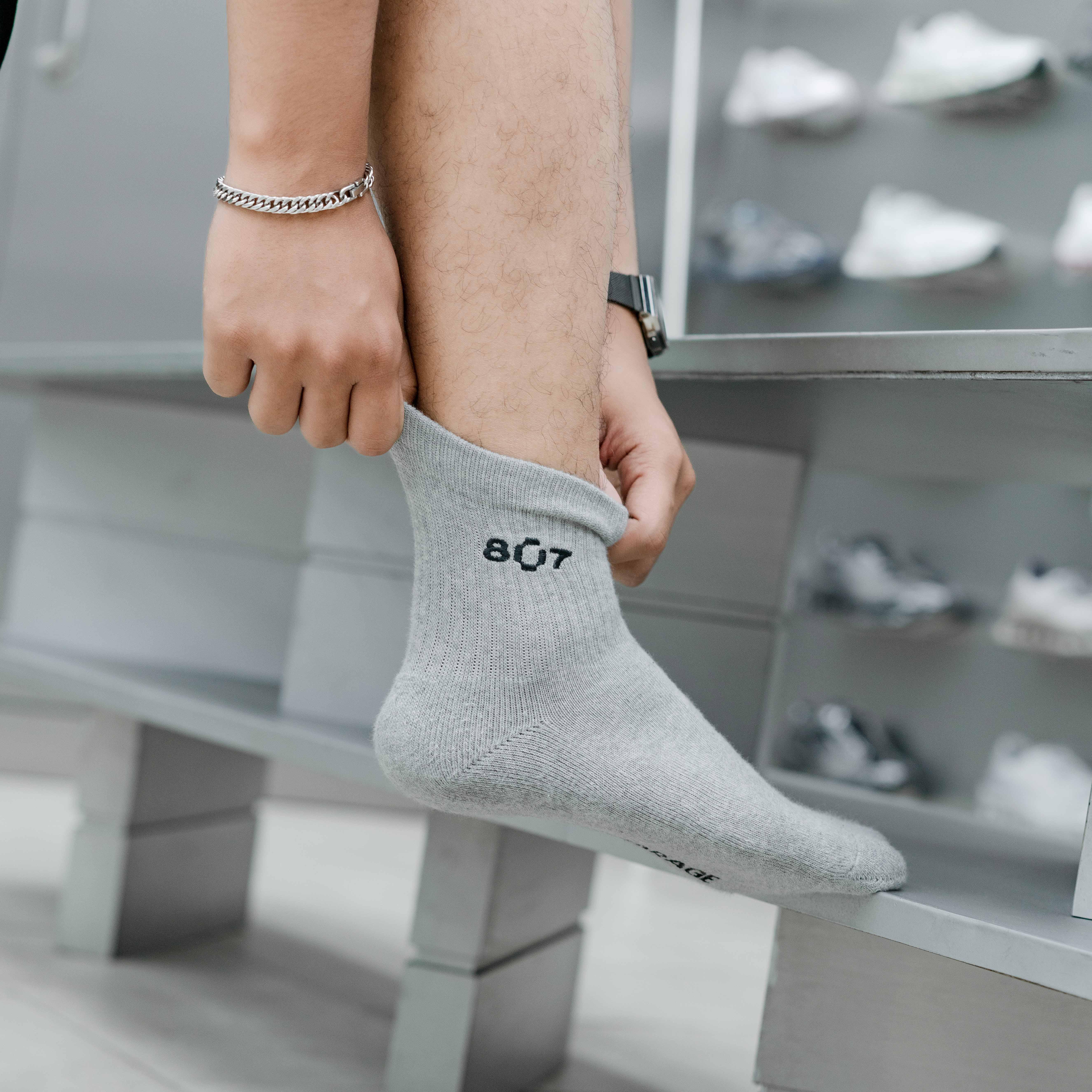807GARAGE / 807 IDENTITY Quarter Length Socks Grey Black
