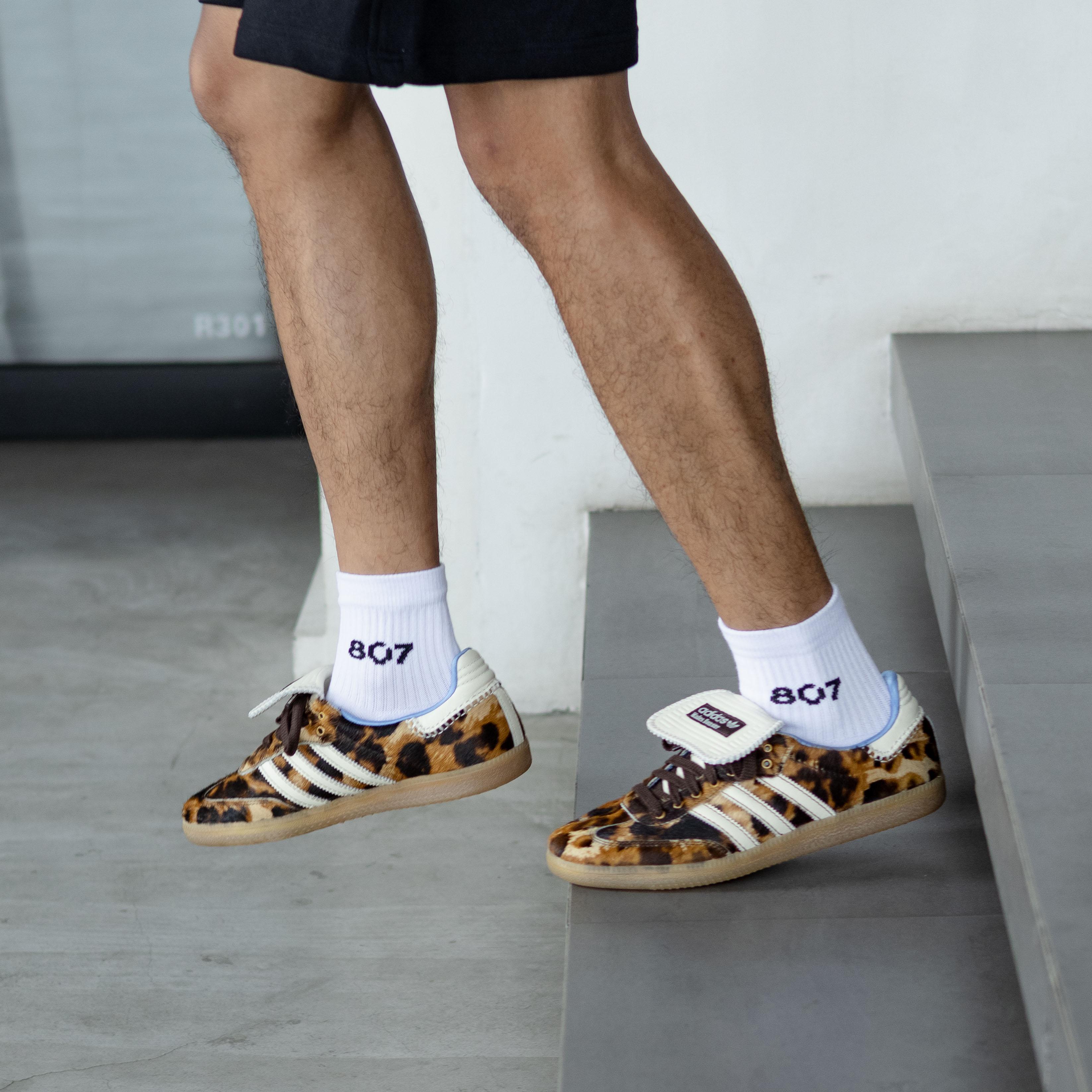 807GARAGE / 807 IDENTITY Quarter Length Socks White Black