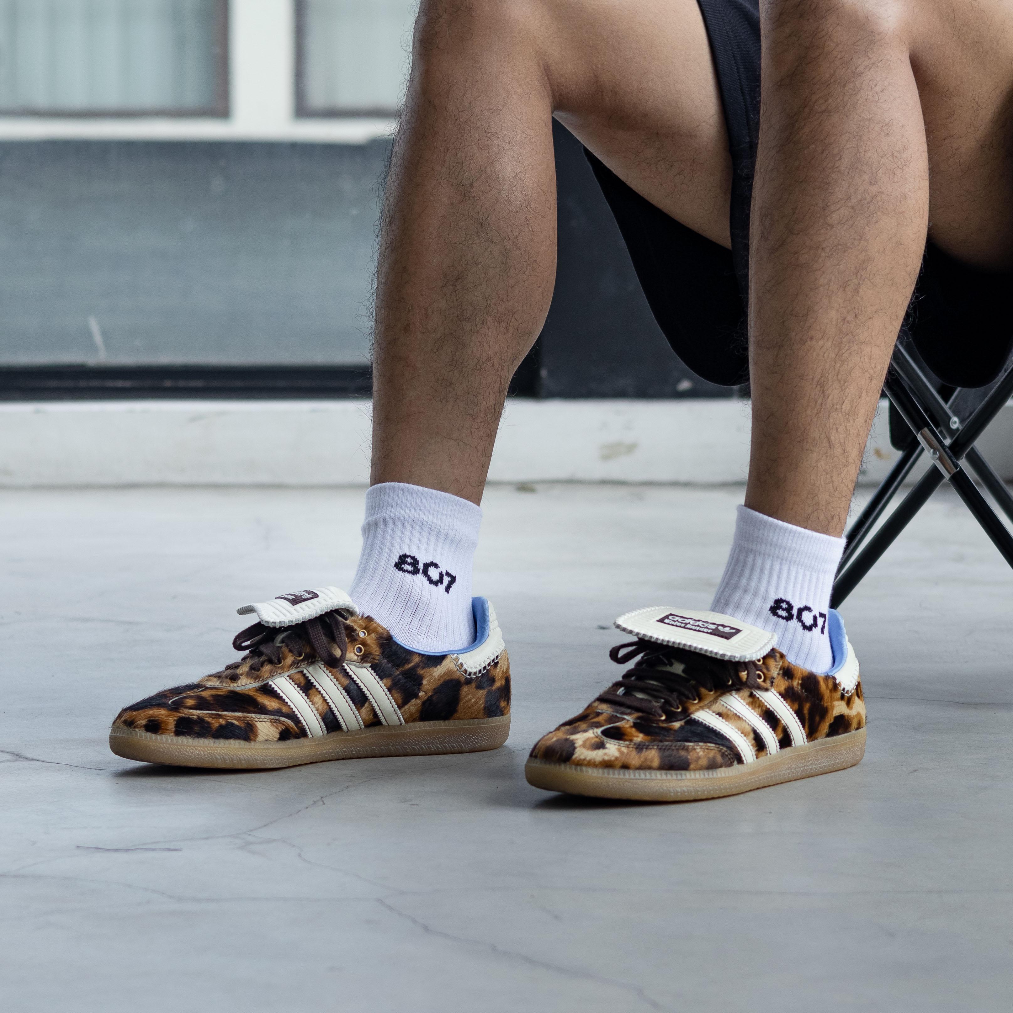 807GARAGE / 807 IDENTITY Quarter Length Socks White Black