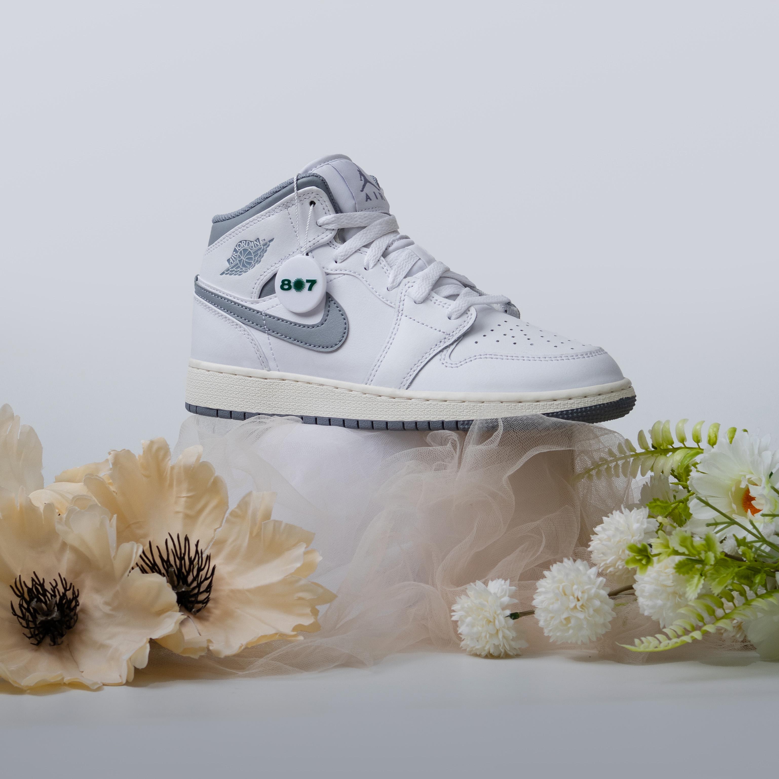Air Jordan 1 Mid Neutral Grey GS Women