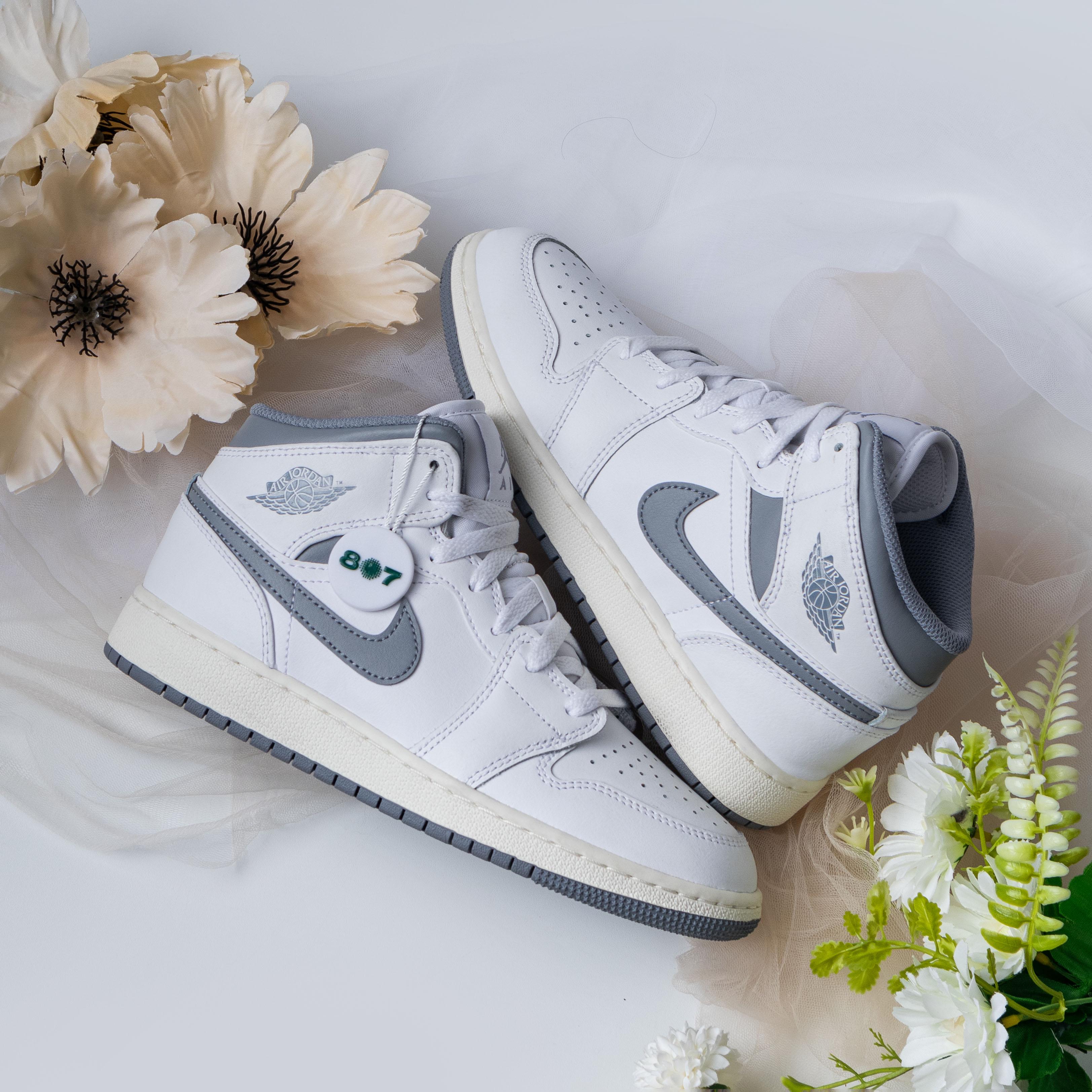 Air Jordan 1 Mid Neutral Grey GS Women
