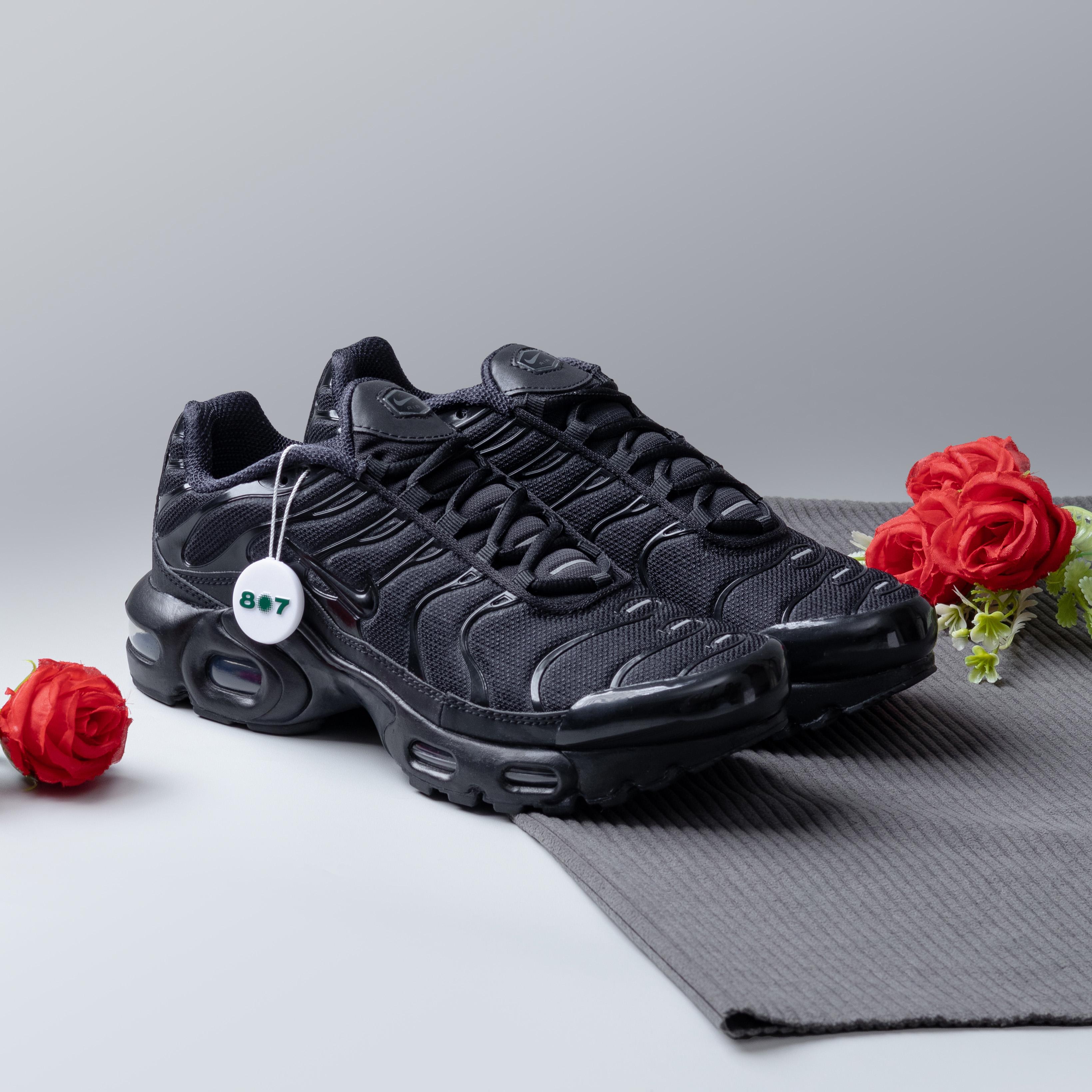 Air Max Plus Triple Black GS Women