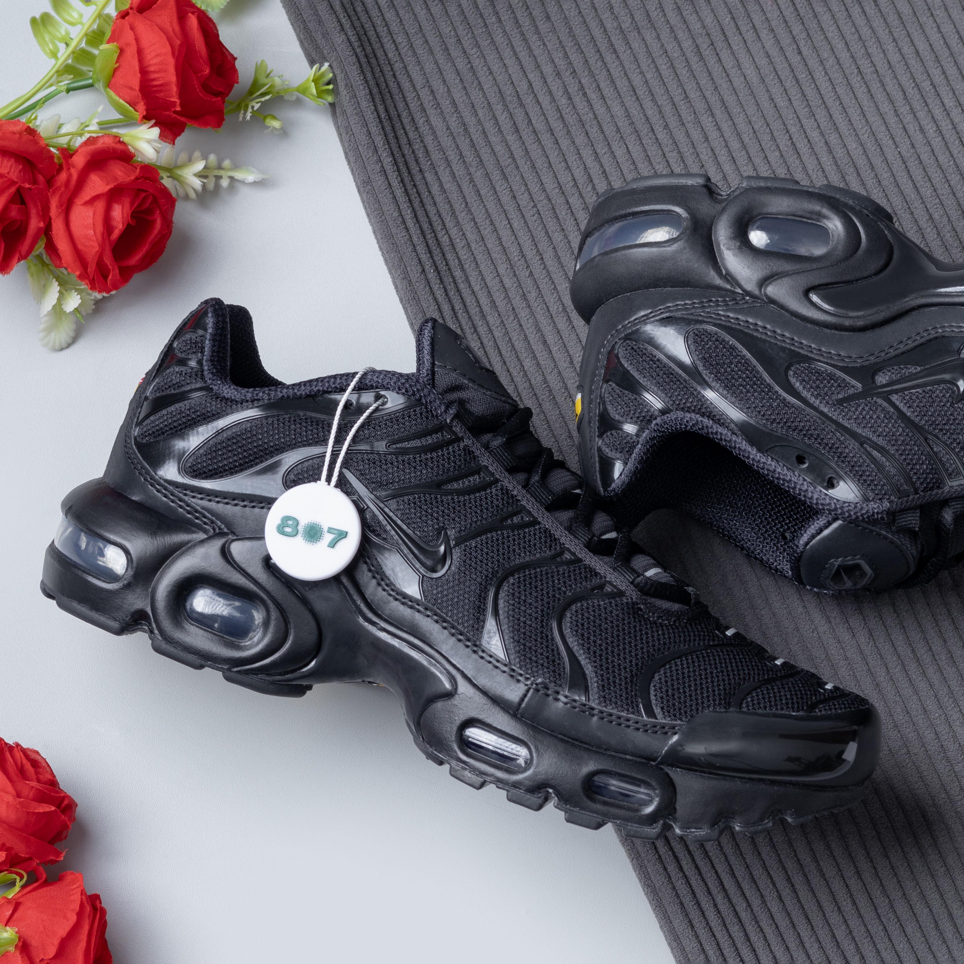 Air Max Plus Triple Black GS Women