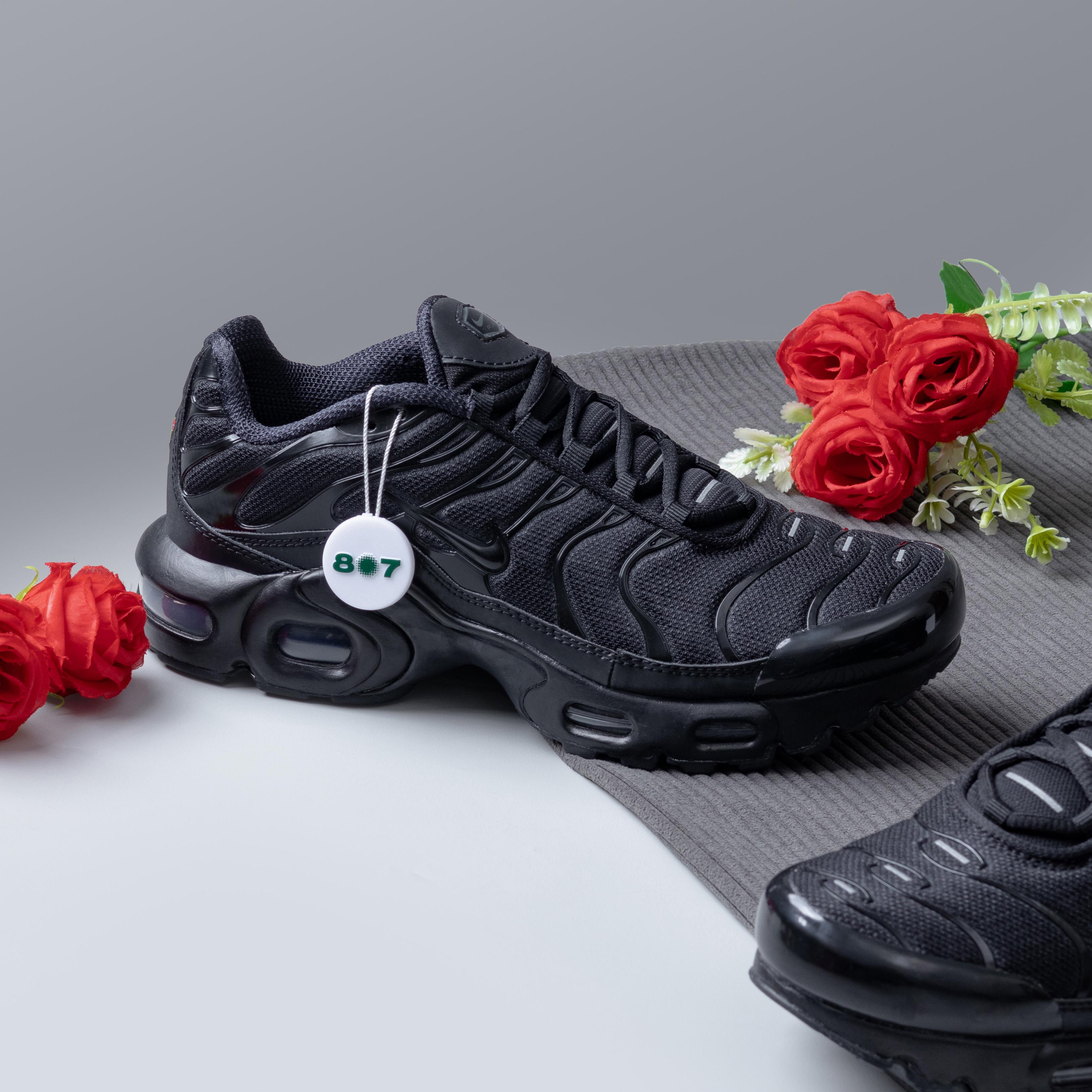 Air Max Plus Triple Black GS Women