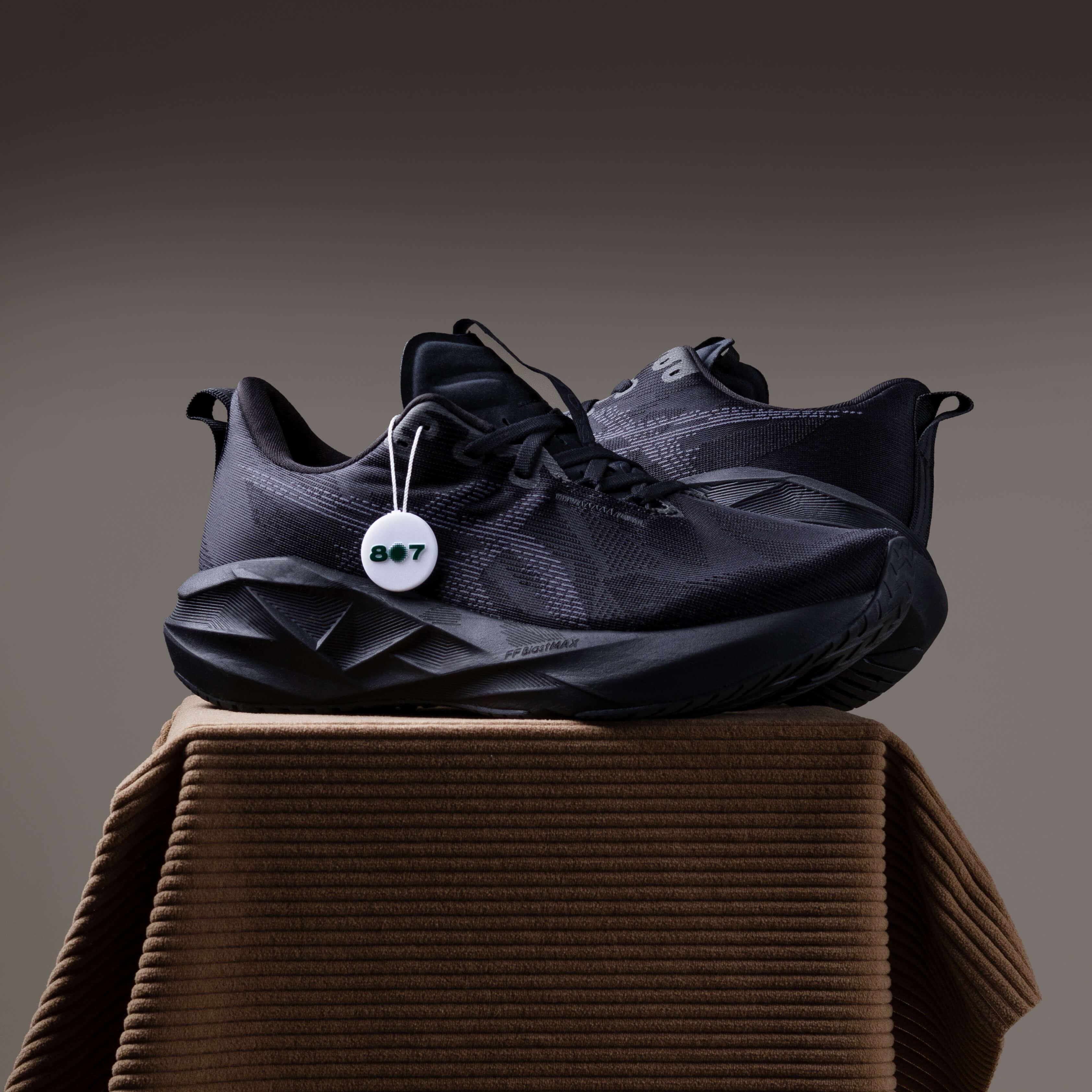 Asics Novablast 5 Black Carrier Grey