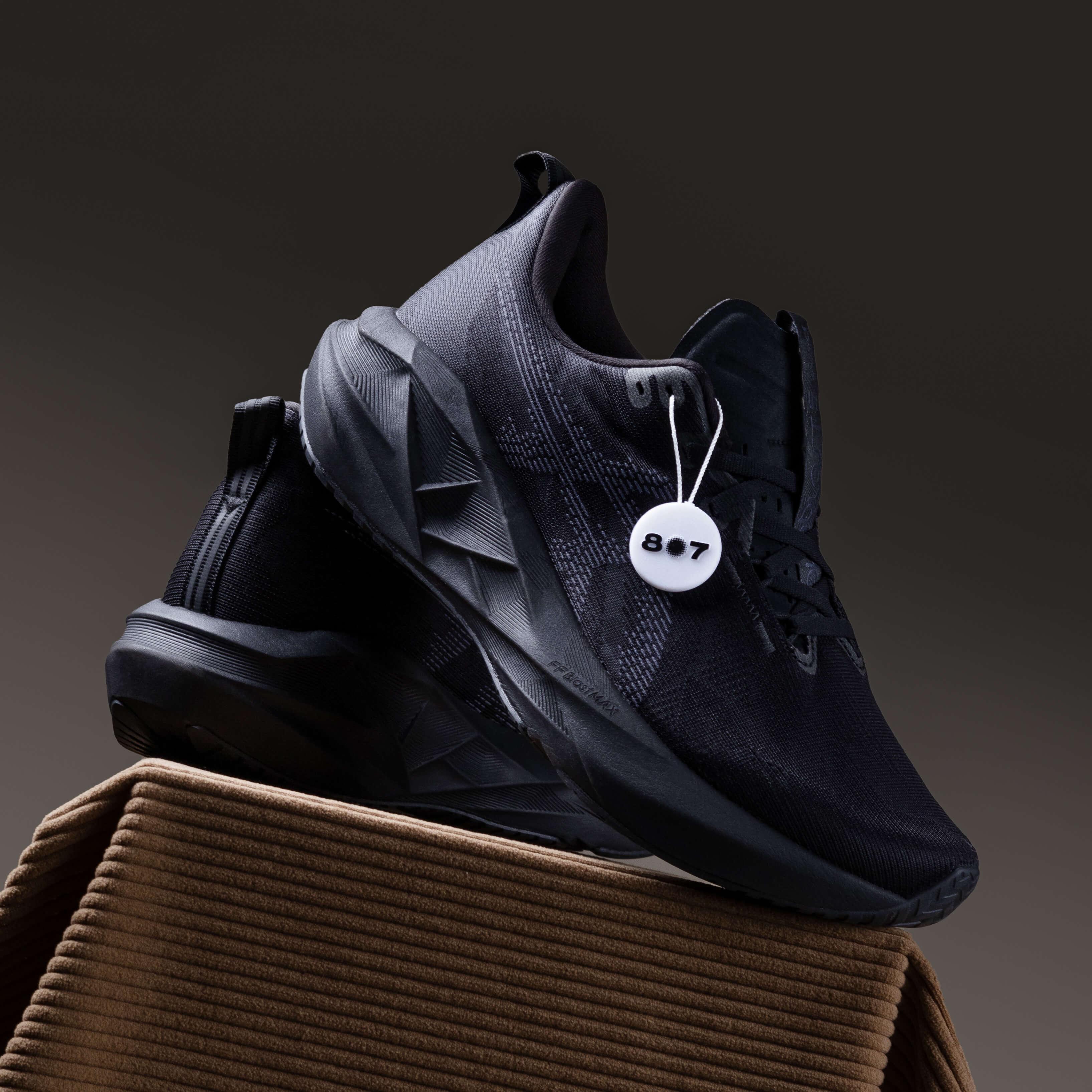 Asics Novablast 5 Black Carrier Grey