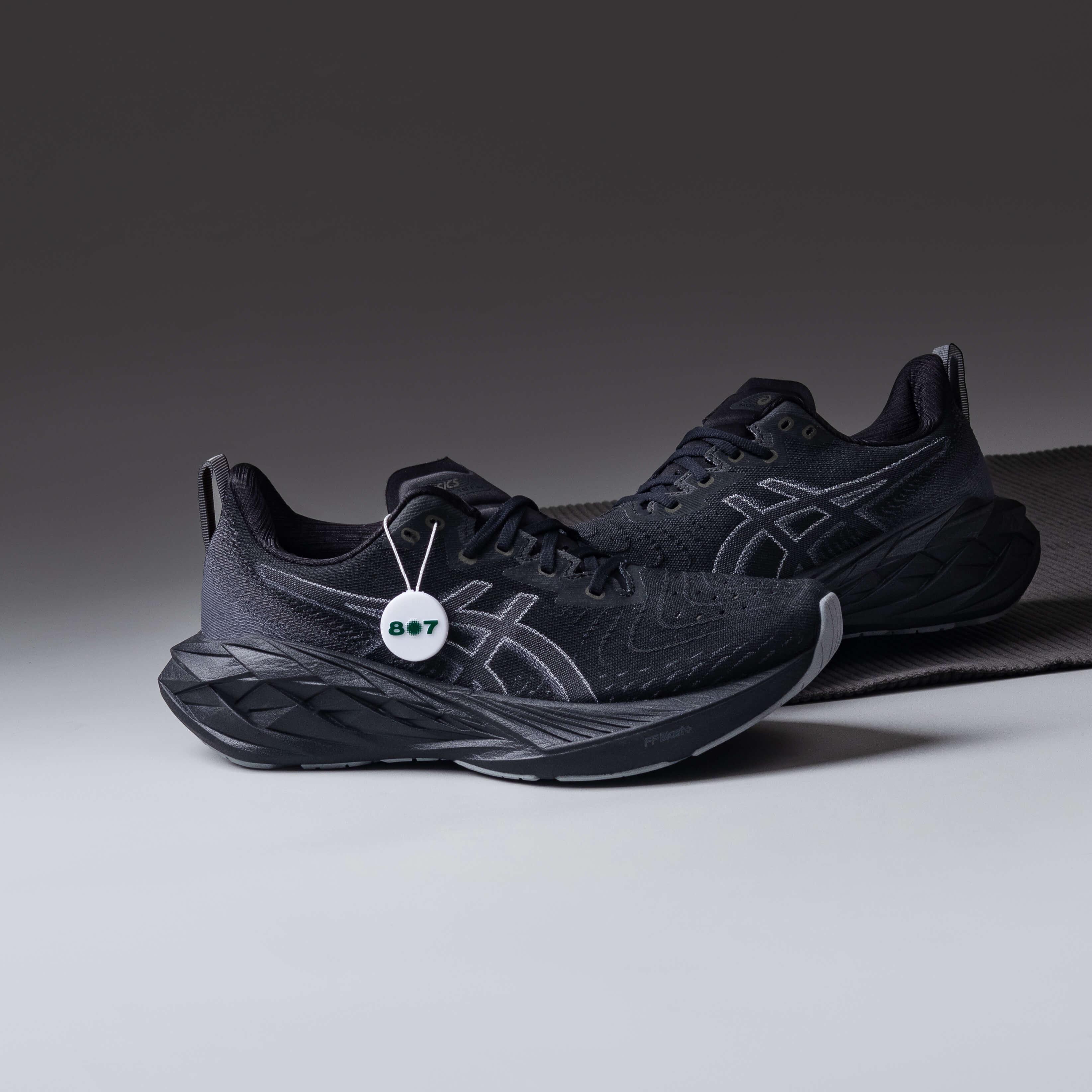 Asics Novablast 4 Black Graphite Grey