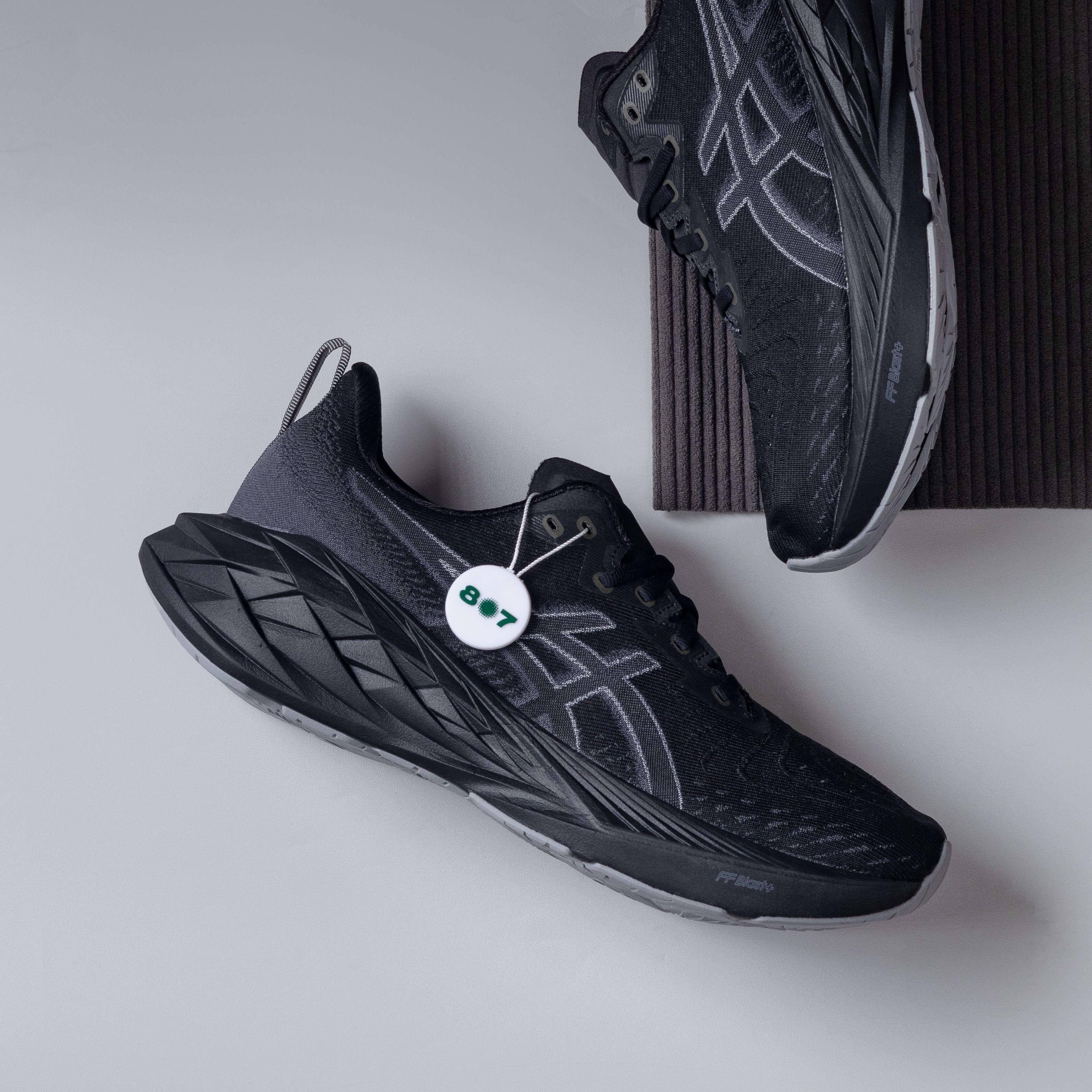 Asics Novablast 4 Black Graphite Grey