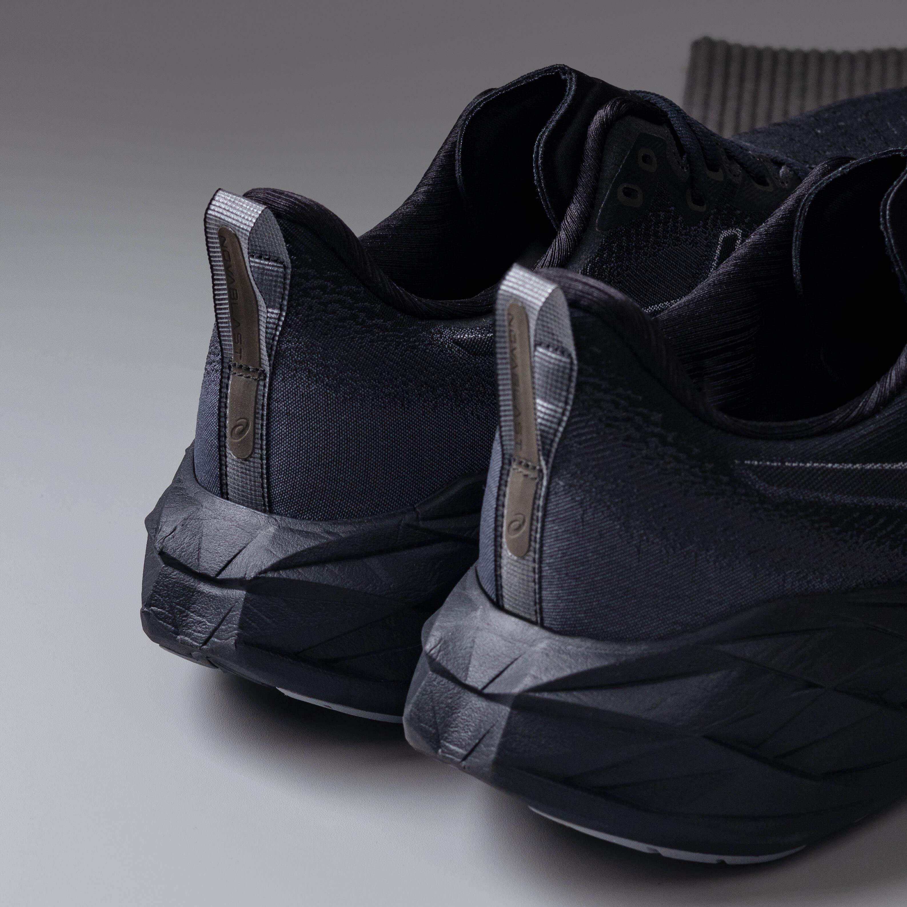 Asics Novablast 4 Black Graphite Grey