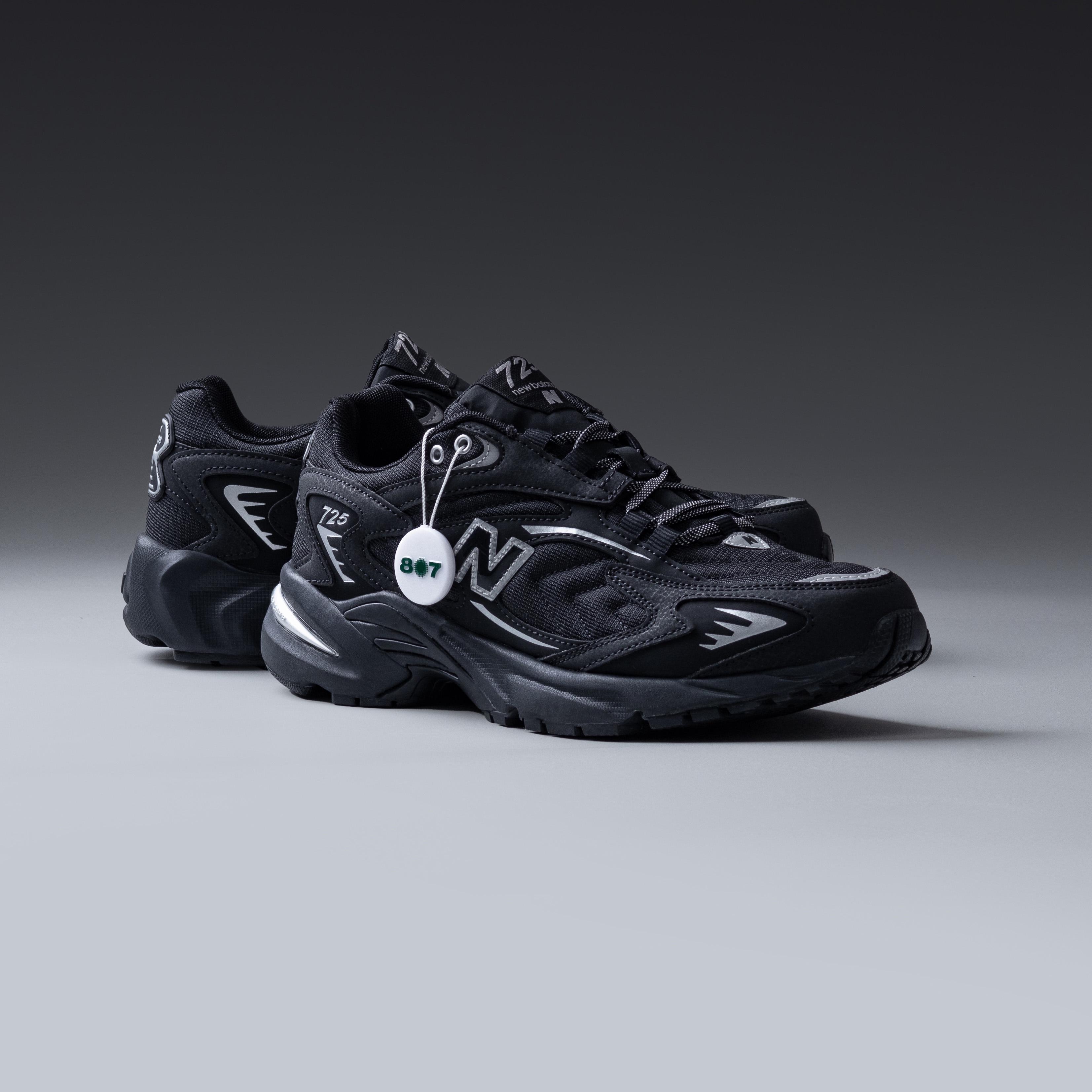 New Balance 725 Black Black