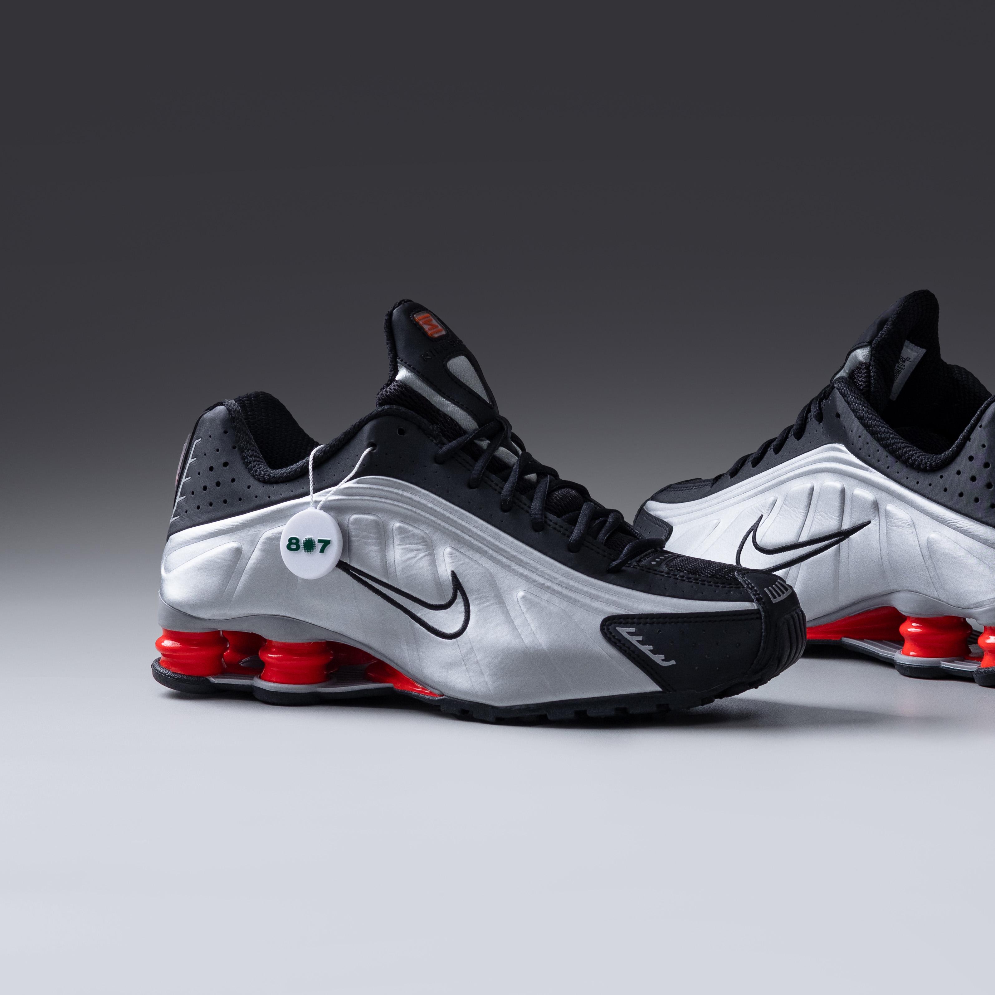 Nike Shox R4 Black Metallic SIlver