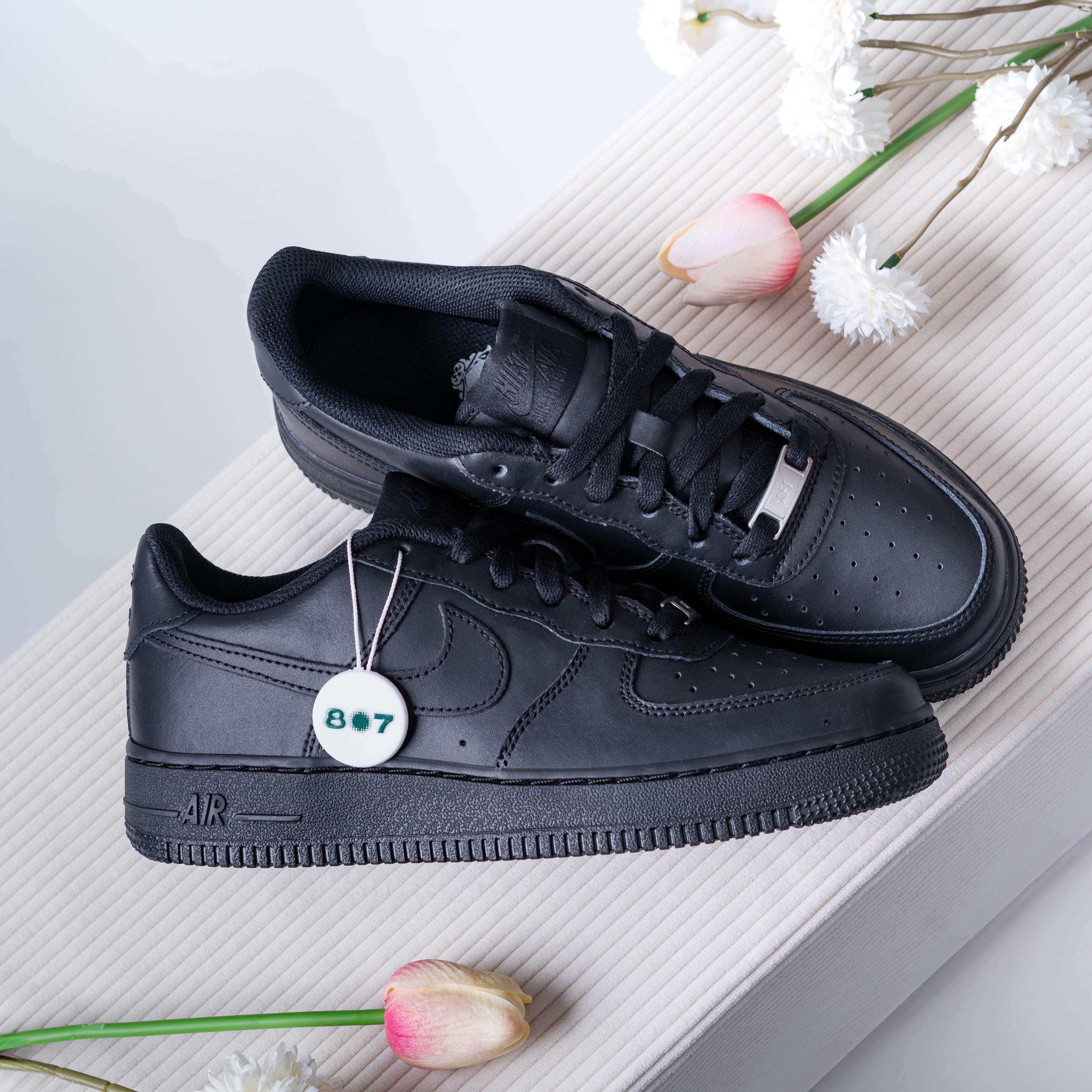 Air Force 1 Low LE Triple Black GS Women